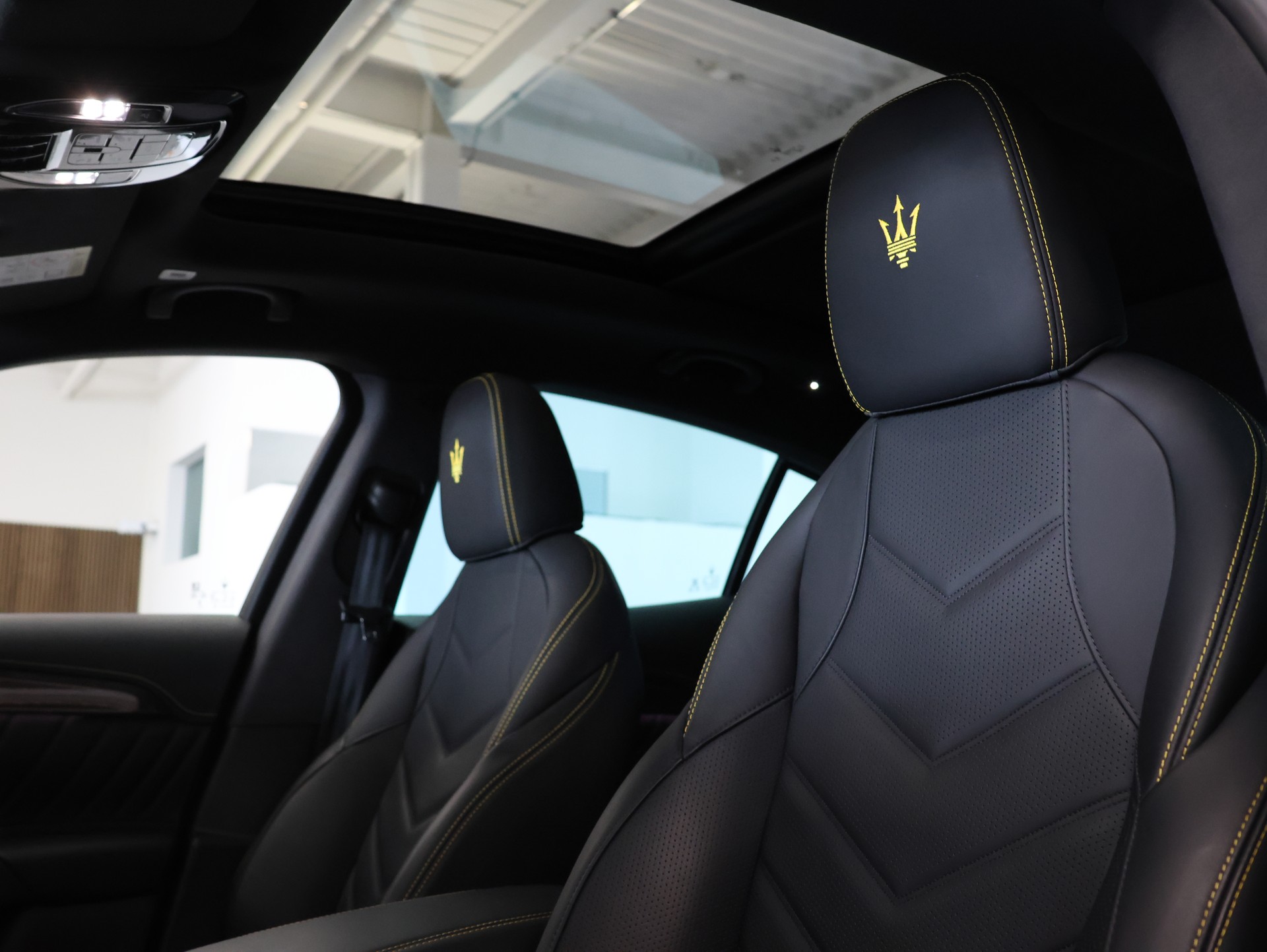 MASERATI Grecale 3.0 Trofeo Automatica *Sitzheizung* *Panoramadach* *360 Kamera*-image-13