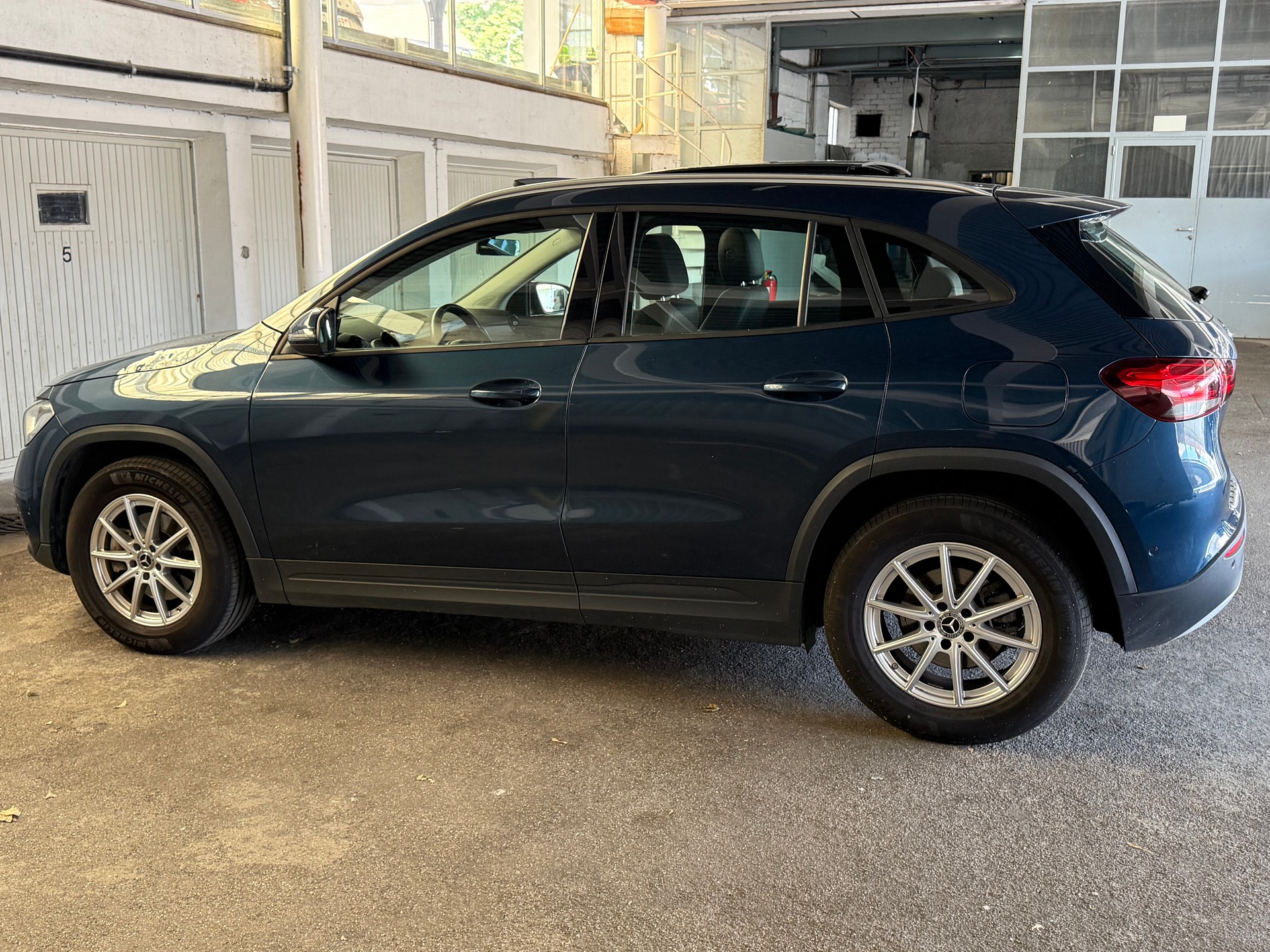MERCEDES-BENZ GLA 200 Progressive 7G-DCT-image-5