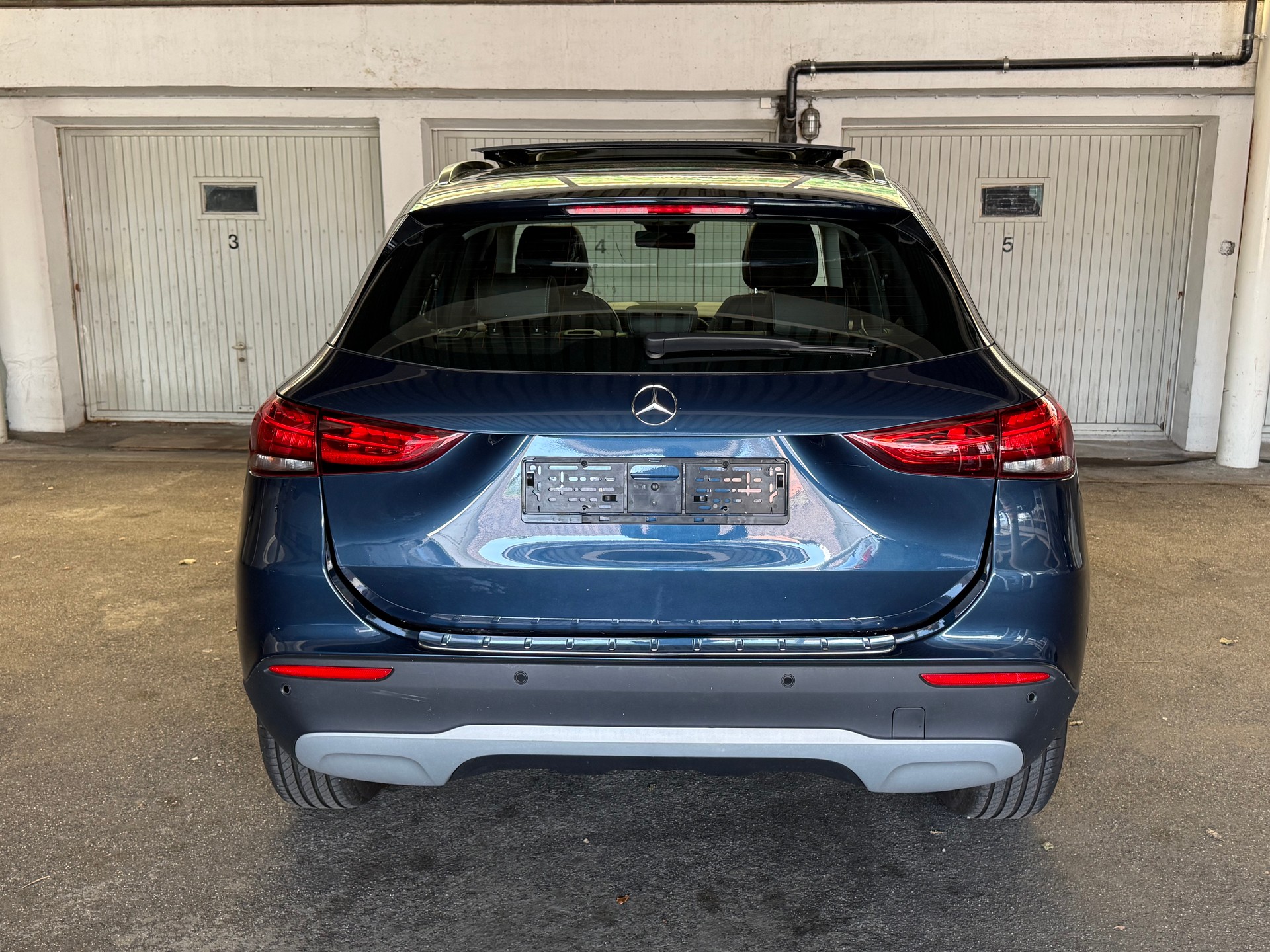 MERCEDES-BENZ GLA 200 Progressive 7G-DCT-image-3