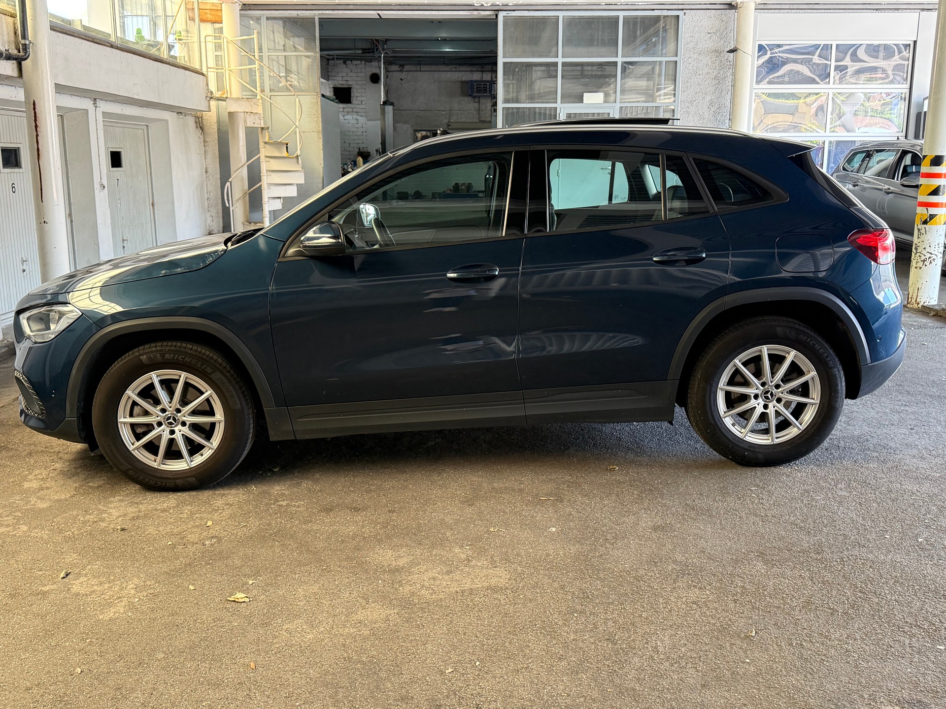 MERCEDES-BENZ GLA 200 Progressive 7G-DCT-image-6