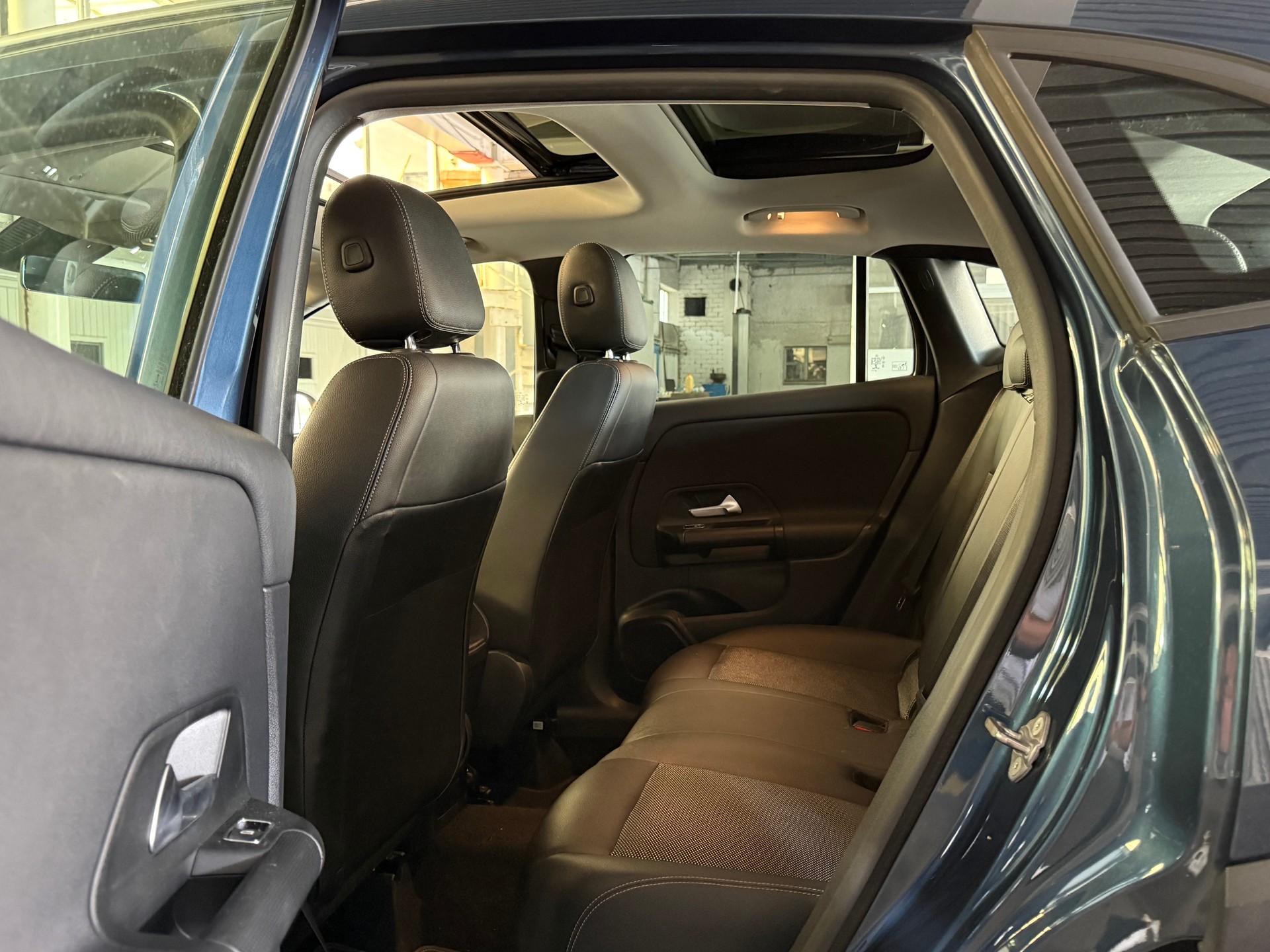 MERCEDES-BENZ GLA 200 Progressive 7G-DCT-image-12