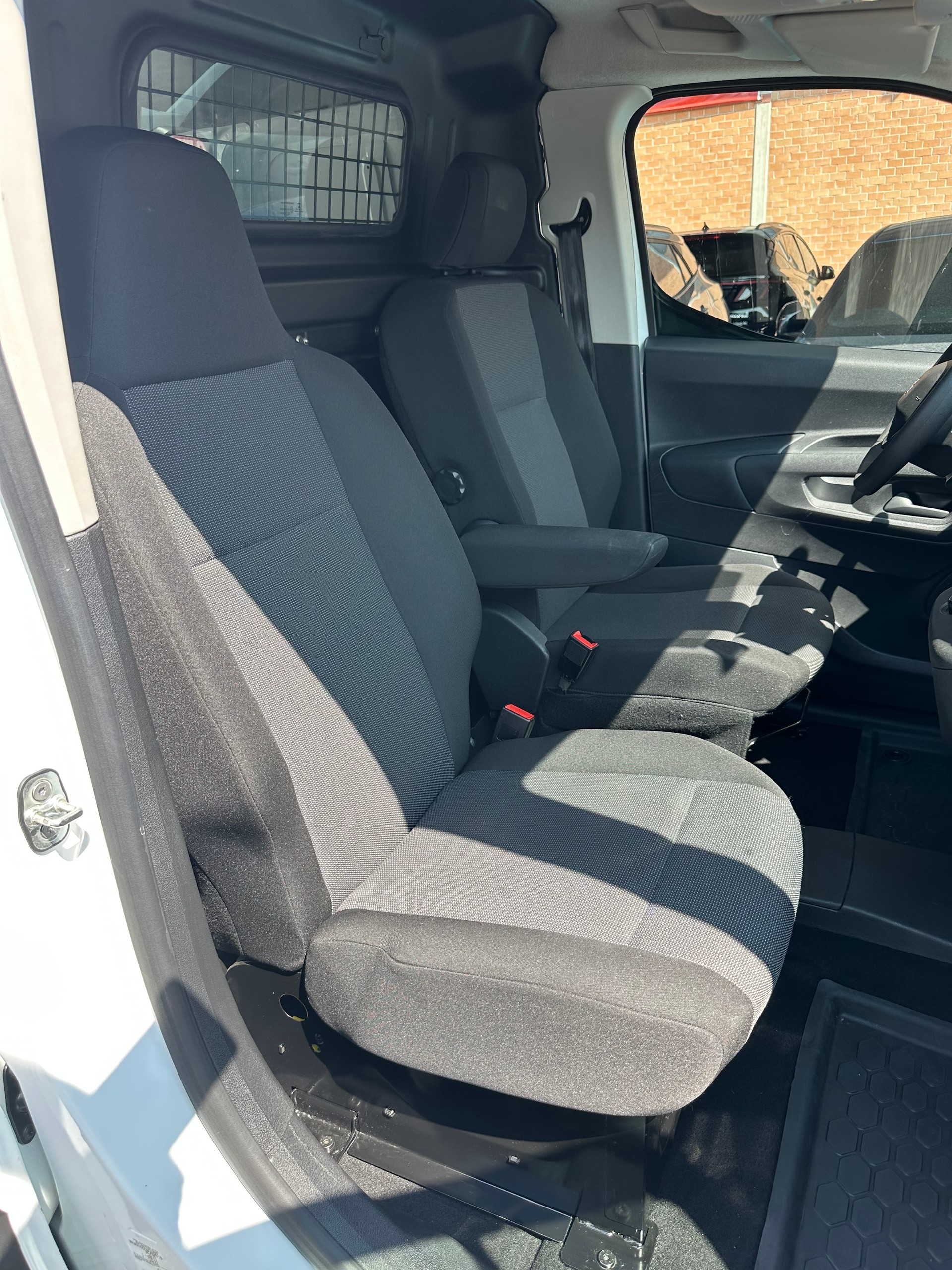 PEUGEOT Partner 1.5 Blue HDi s/s Asphalt Long EAT8 1000kg-image-5