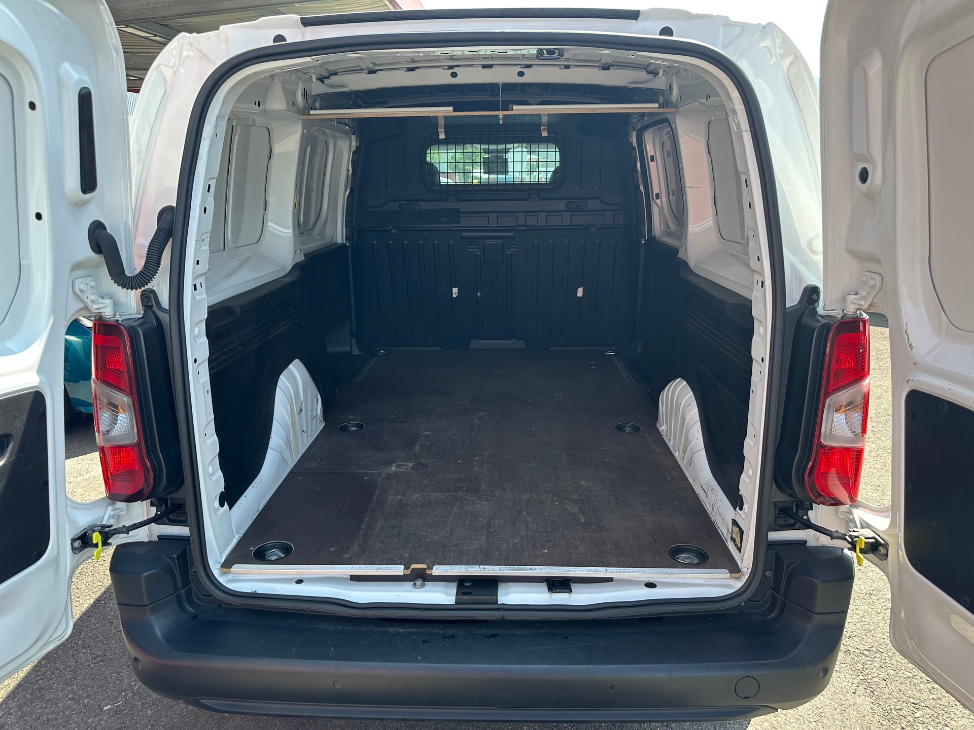 PEUGEOT Partner 1.5 Blue HDi s/s Asphalt Long EAT8 1000kg-image-13