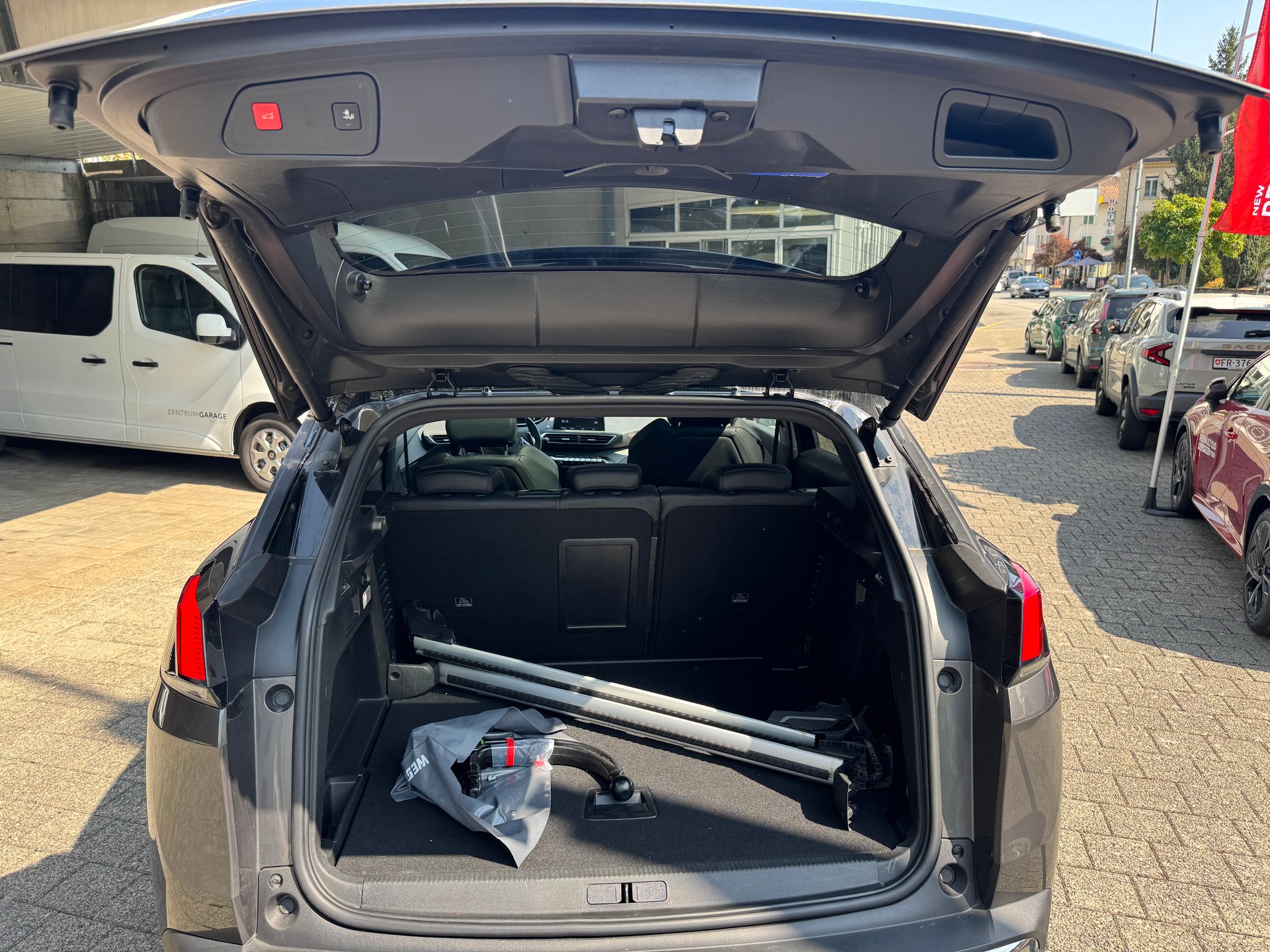 PEUGEOT 3008 1.5 BlueHDi GT Line EAT-image-15