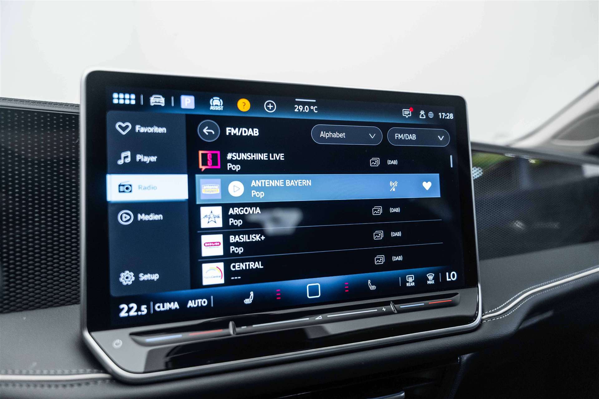 VW Passat Variant 1.5 eTSI evo2 Business DSG-image-24