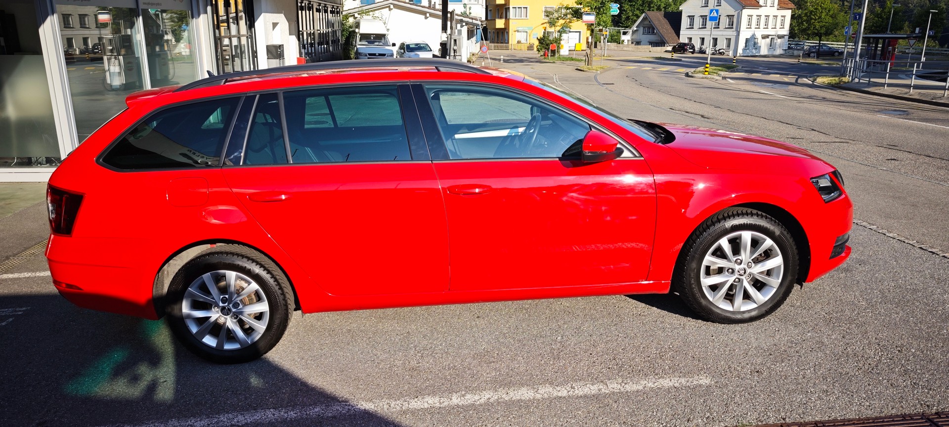 SKODA Octavia Combi 1.6 TDI Clever DSG-image-1