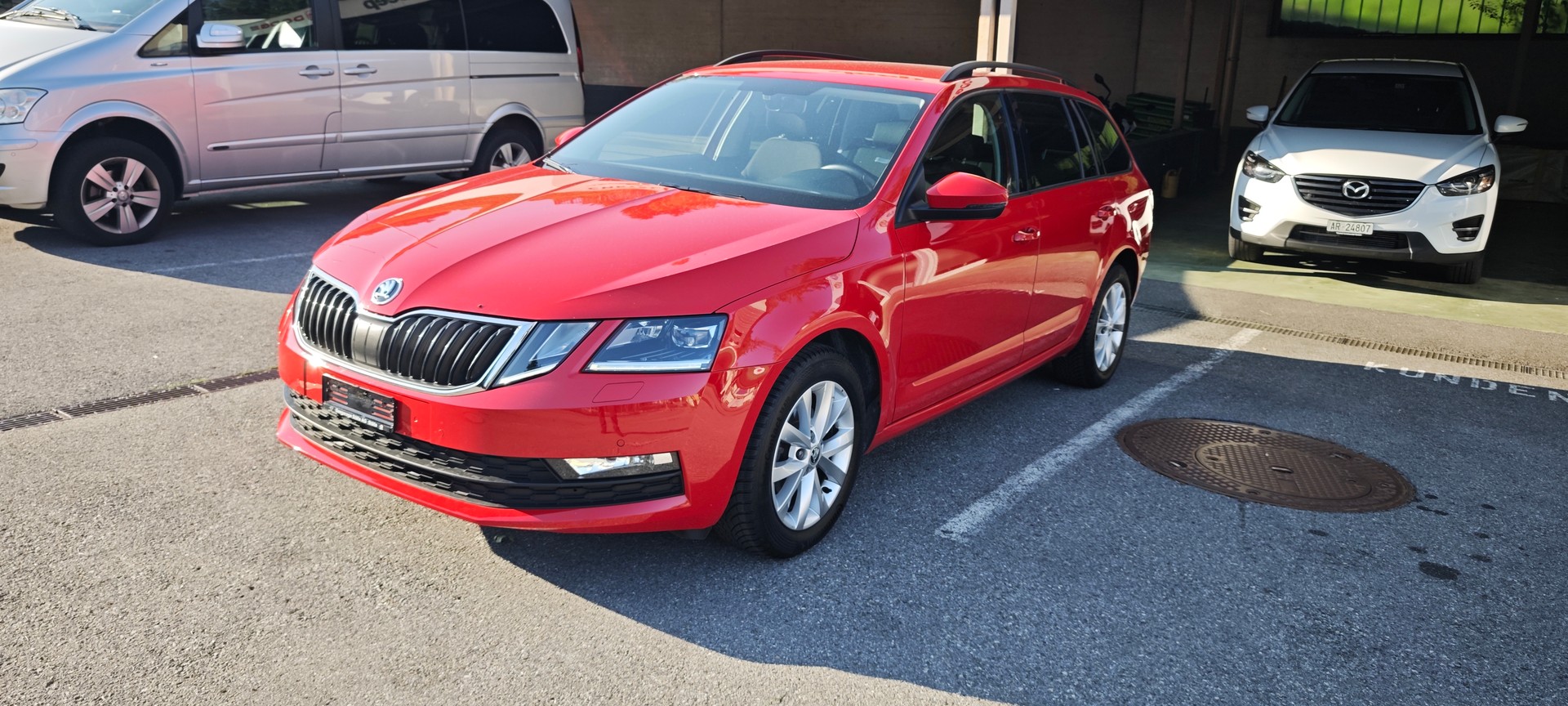 SKODA Octavia Combi 1.6 TDI Clever DSG-image-9