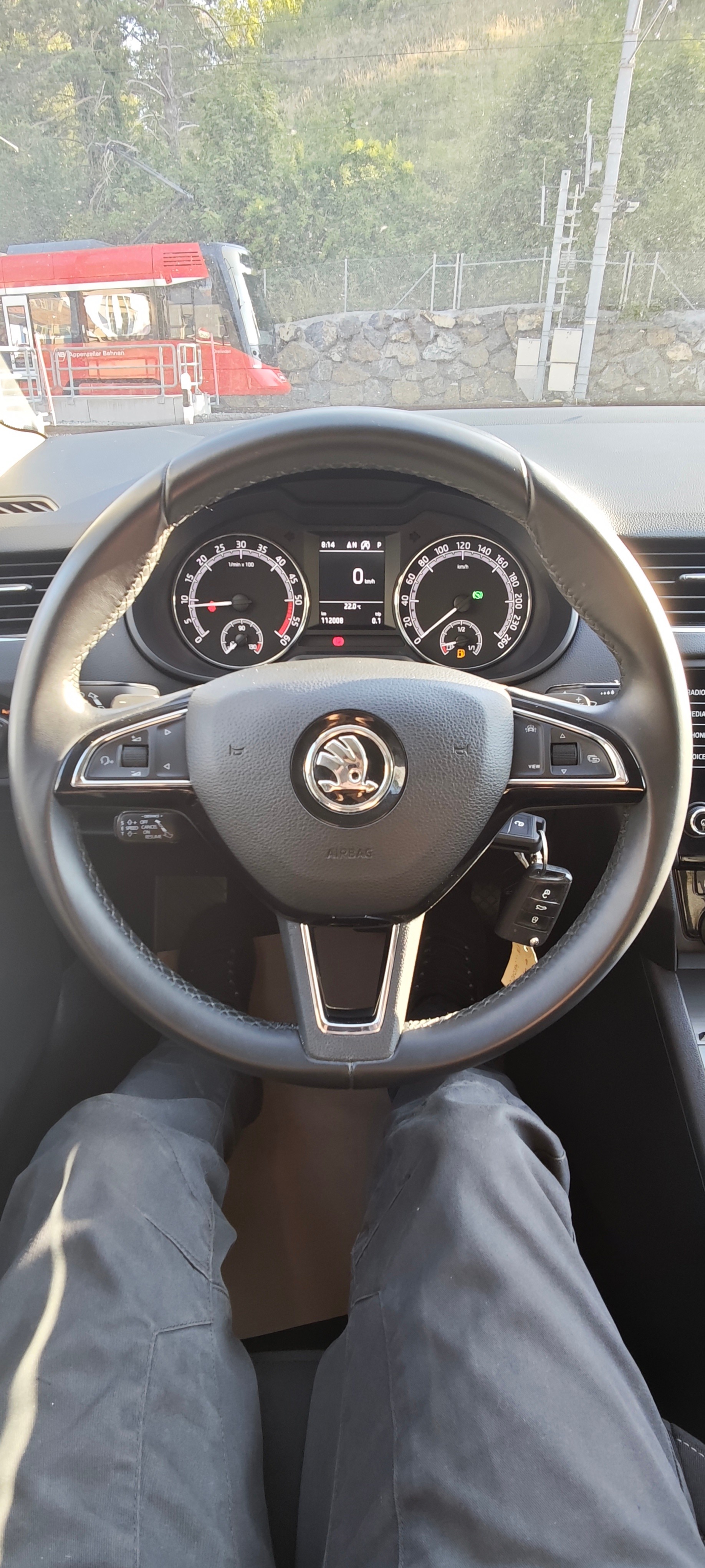SKODA Octavia Combi 1.6 TDI Clever DSG-image-12