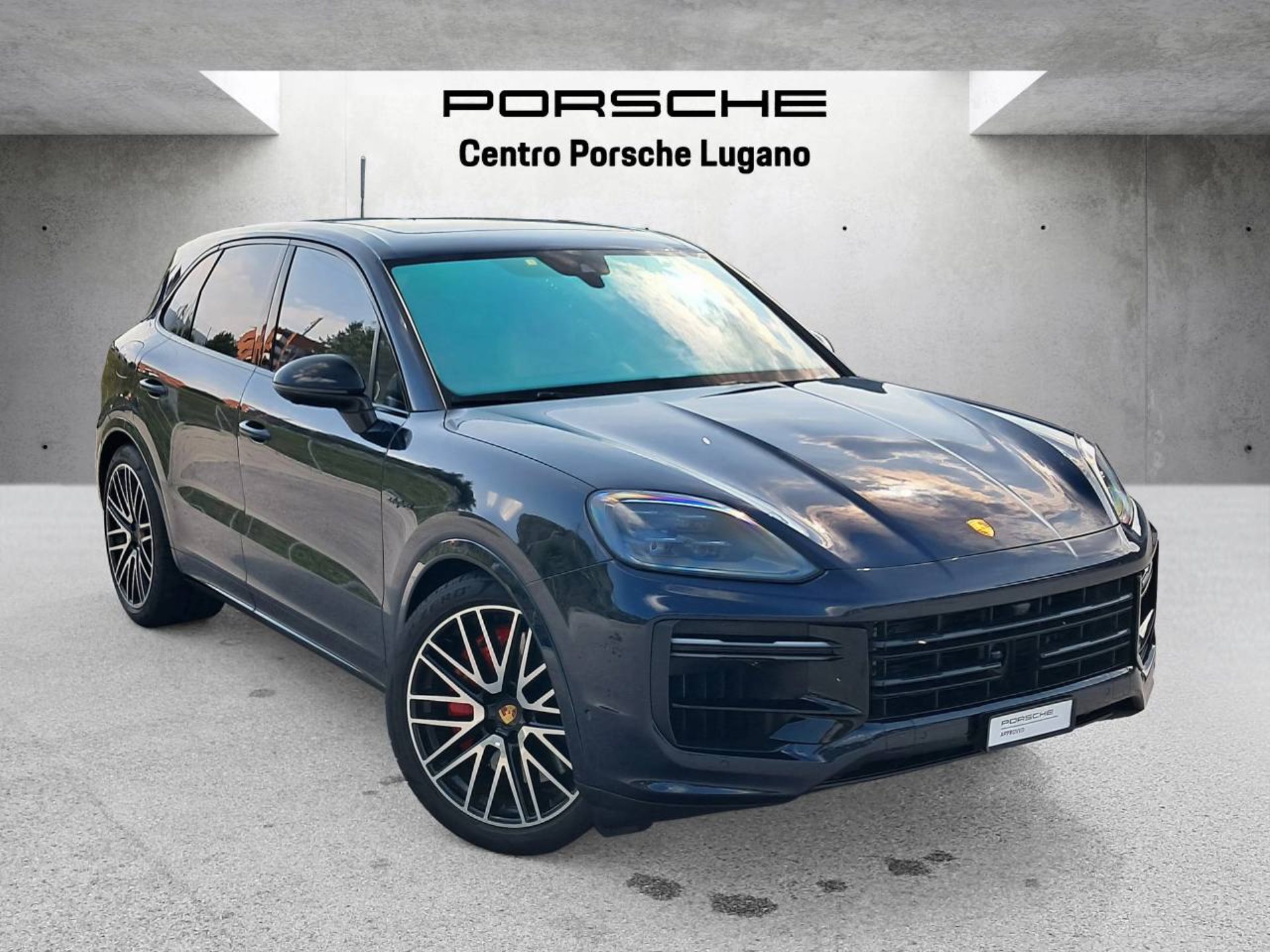 PORSCHE Cayenne Turbo E-Hybrid (MY24)-image-0