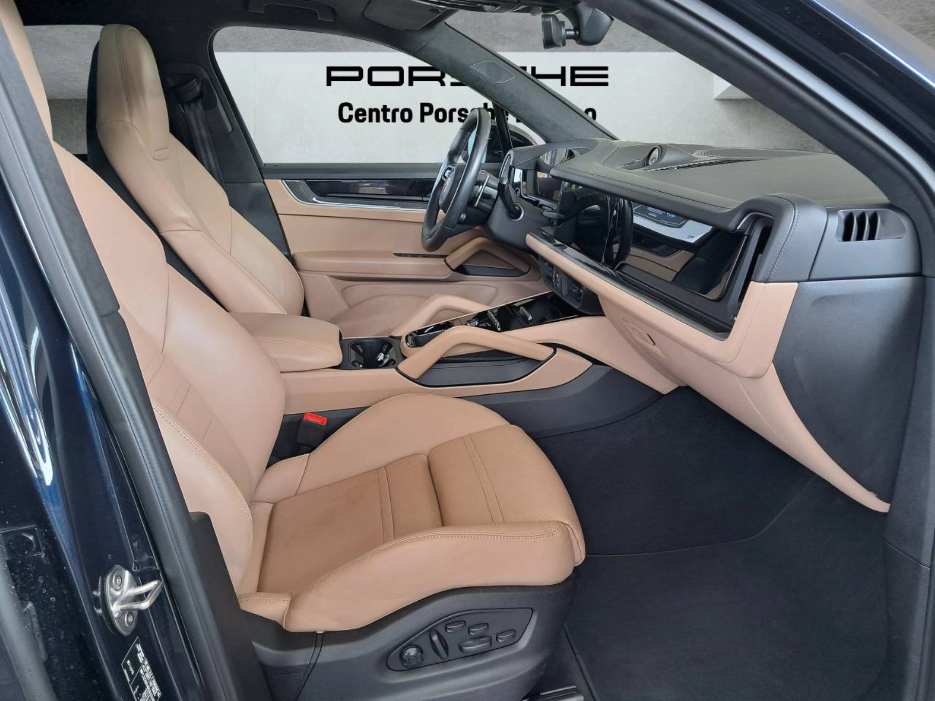 PORSCHE Cayenne Turbo E-Hybrid (MY24)-image-13