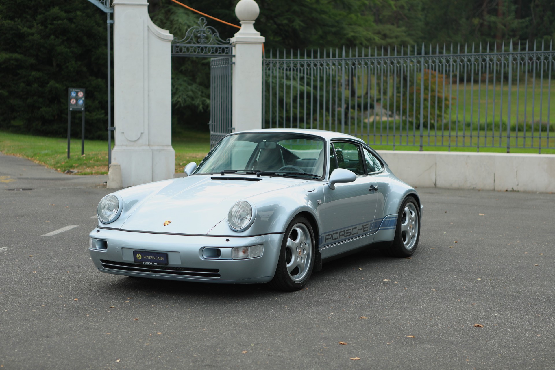 PORSCHE 911 Carrera 4 - 964 Jubilé-image-3