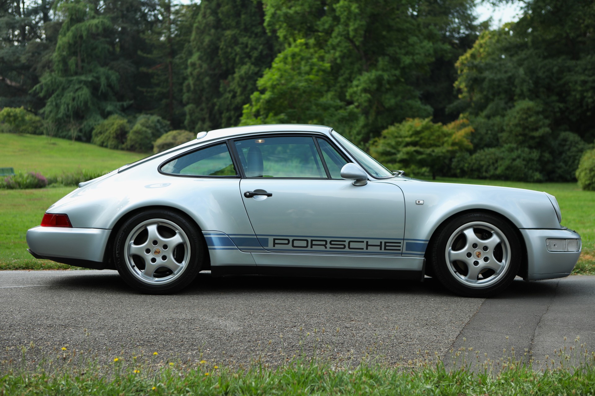 PORSCHE 911 Carrera 4 - 964 Jubilé-image-6