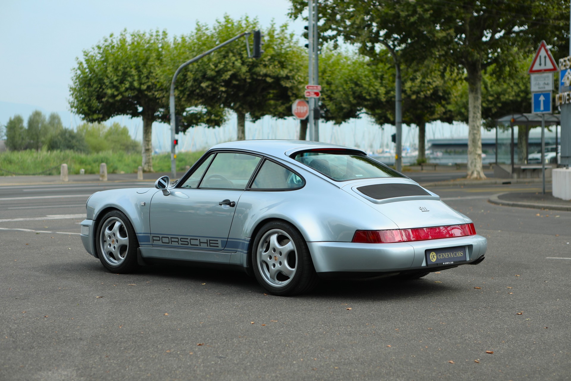PORSCHE 911 Carrera 4 - 964 Jubilé-image-2