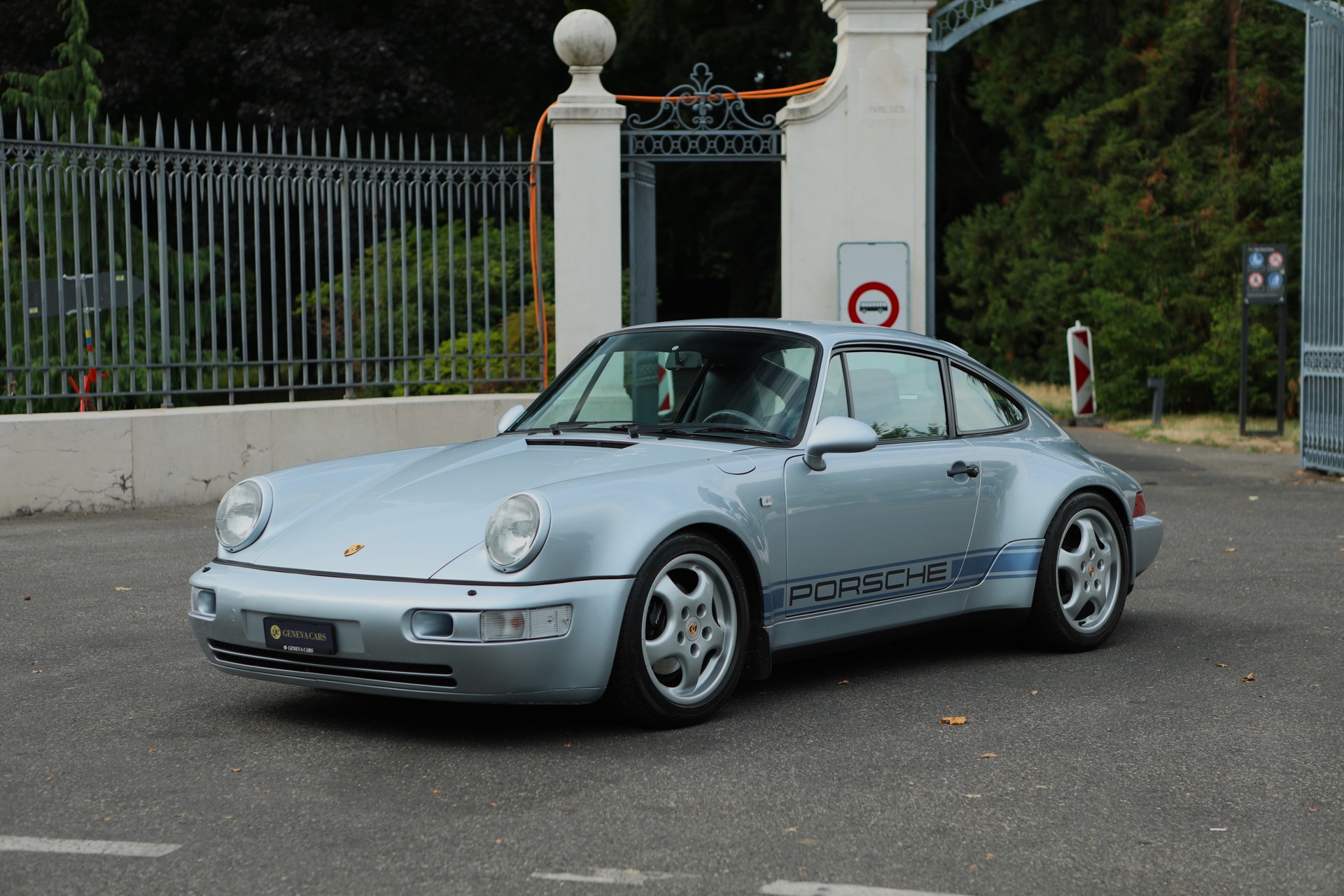 PORSCHE 911 Carrera 4 - 964 Jubilé-image-14