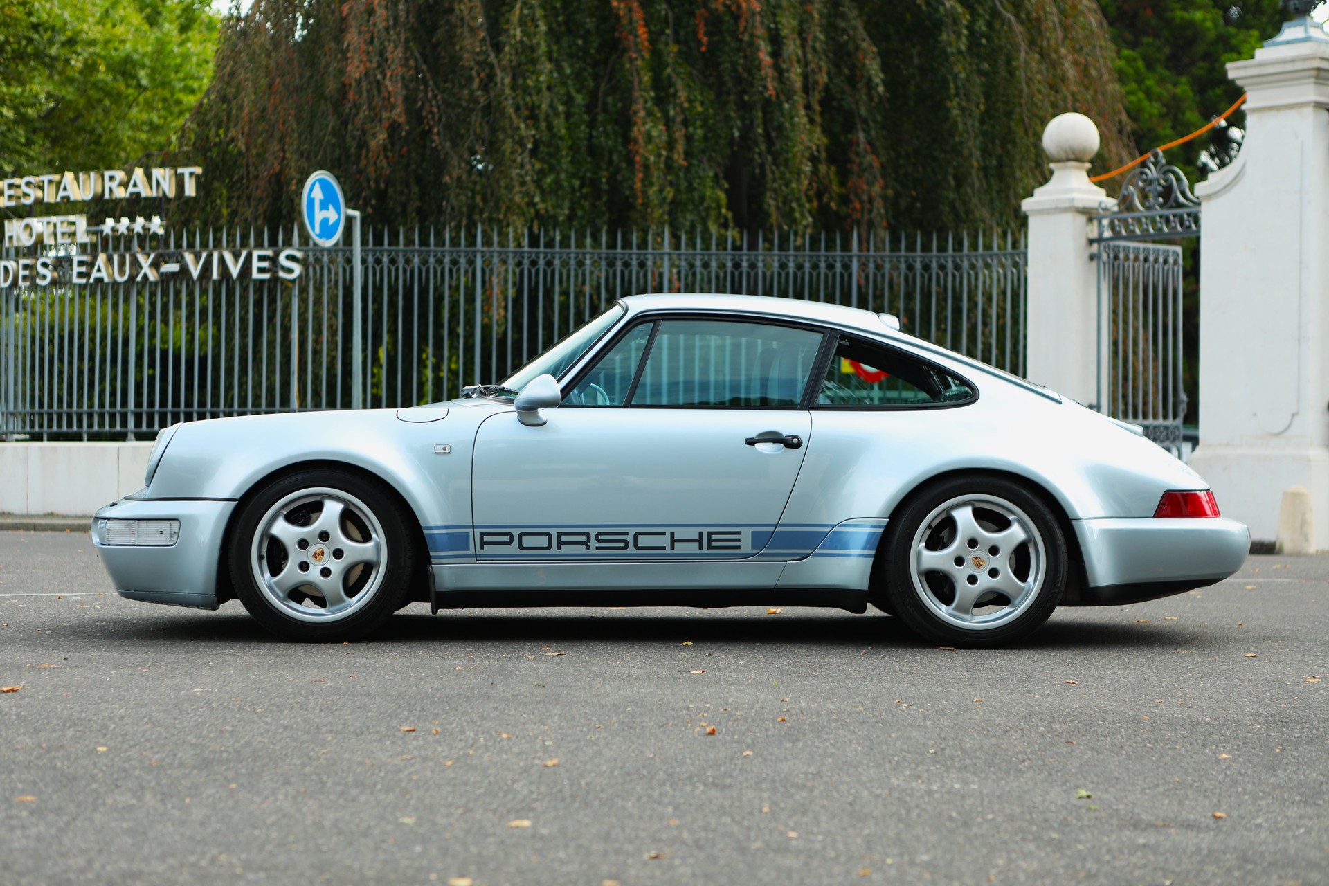 PORSCHE 911 Carrera 4 - 964 Jubilé-image-4