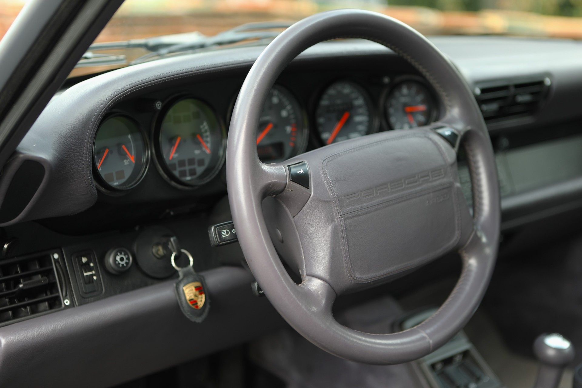PORSCHE 911 Carrera 4 - 964 Jubilé-image-13