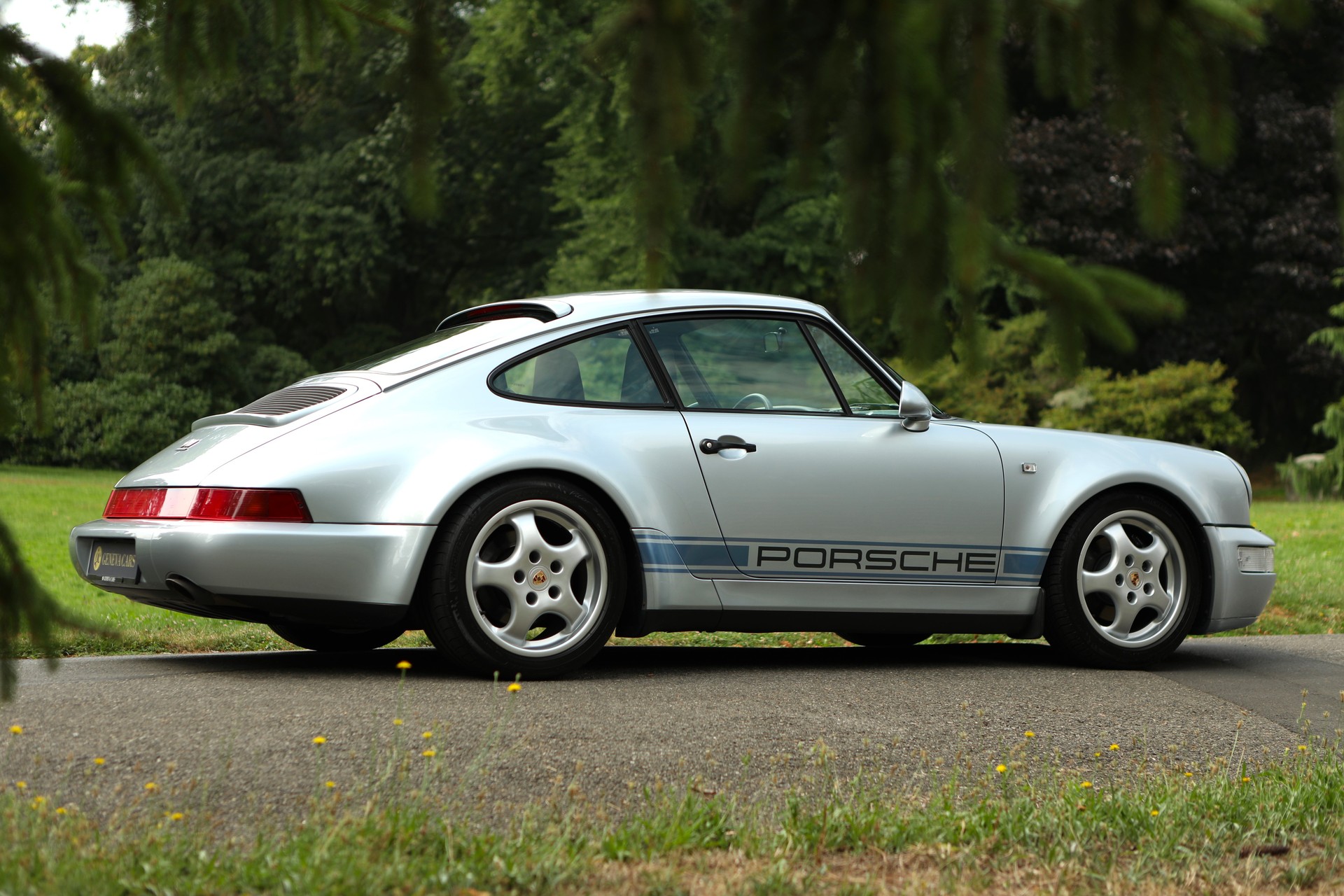PORSCHE 911 Carrera 4 - 964 Jubilé-image-7