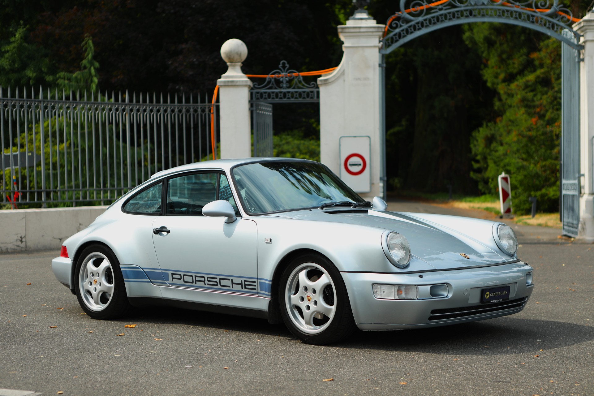 PORSCHE 911 Carrera 4 - 964 Jubilé-image-1