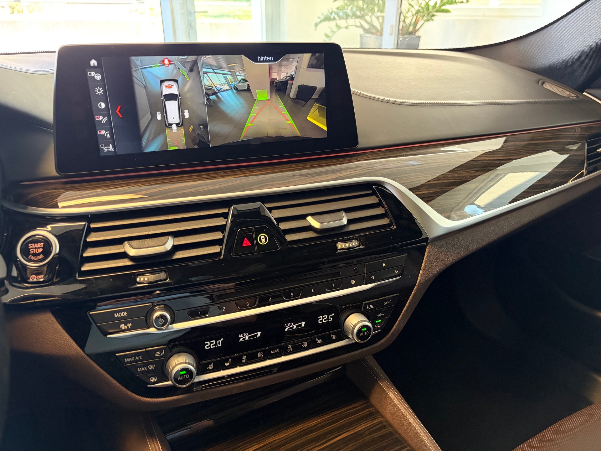 BMW 540i xDrive Touring Luxury Line Steptronic-image-14