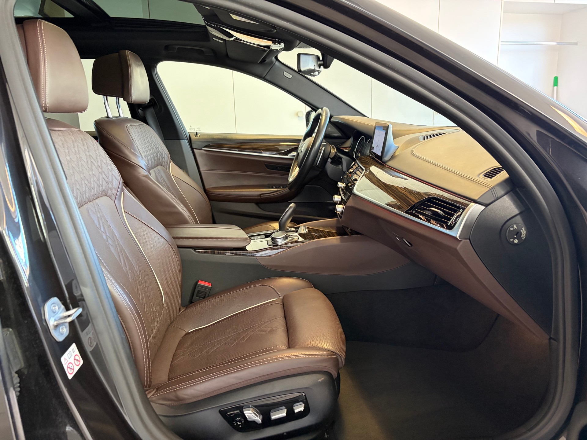 BMW 540i xDrive Touring Luxury Line Steptronic-image-11