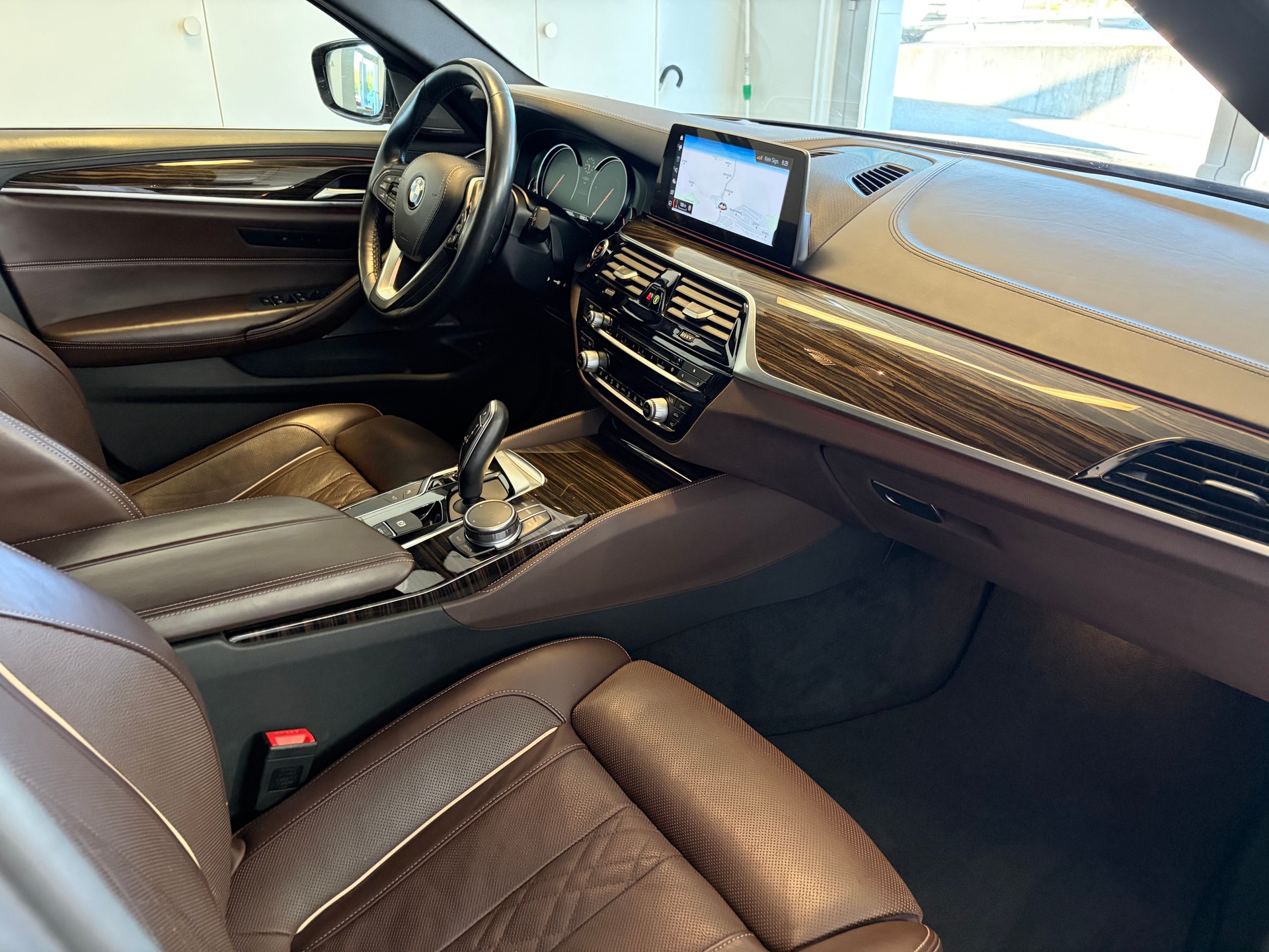 BMW 540i xDrive Touring Luxury Line Steptronic-image-7