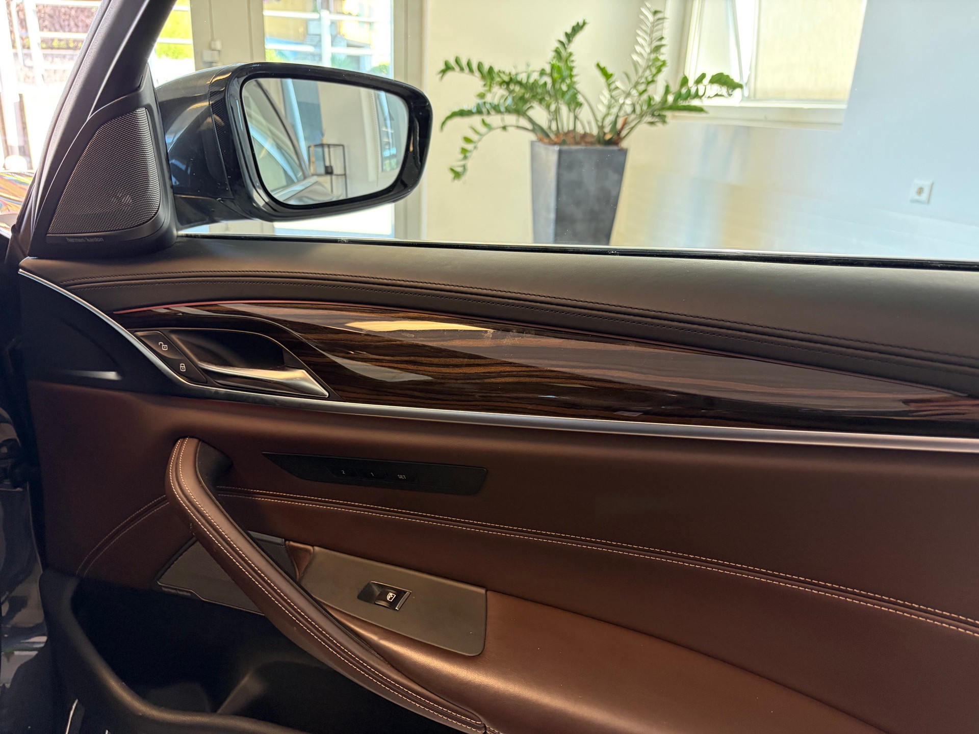 BMW 540i xDrive Touring Luxury Line Steptronic-image-13