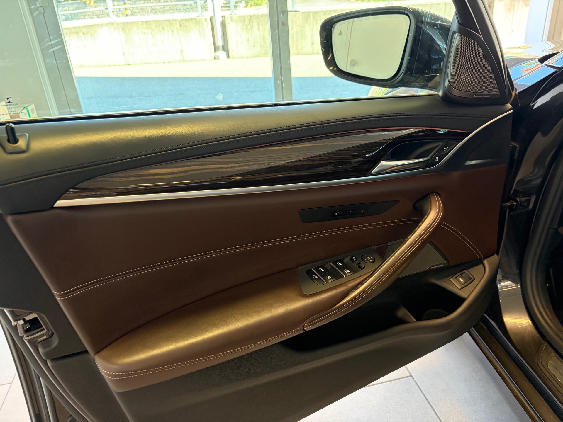 BMW 540i xDrive Touring Luxury Line Steptronic-image-9