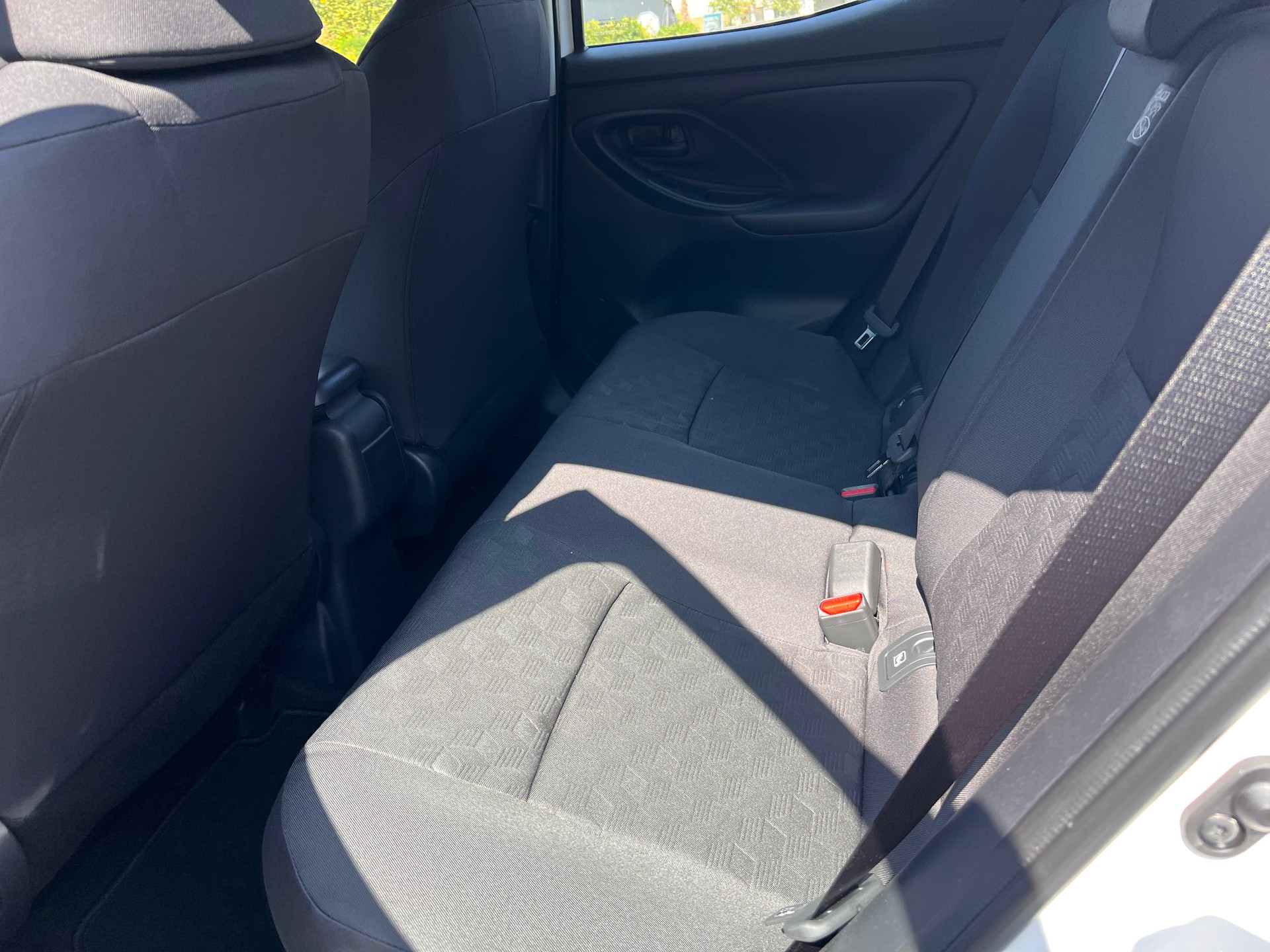 TOYOTA Yaris 1.5 Comfort e-CVT-image-9