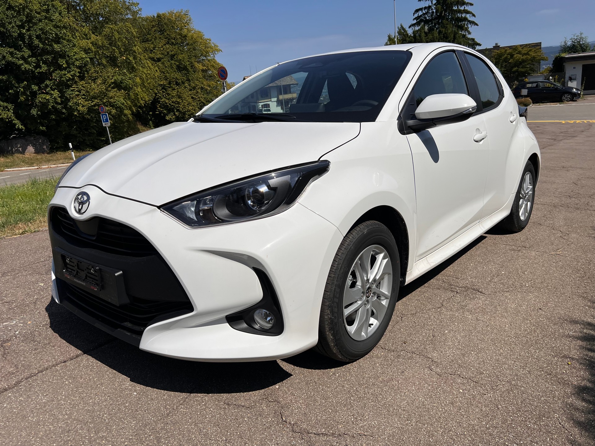 TOYOTA Yaris 1.5 Comfort e-CVT-image-0