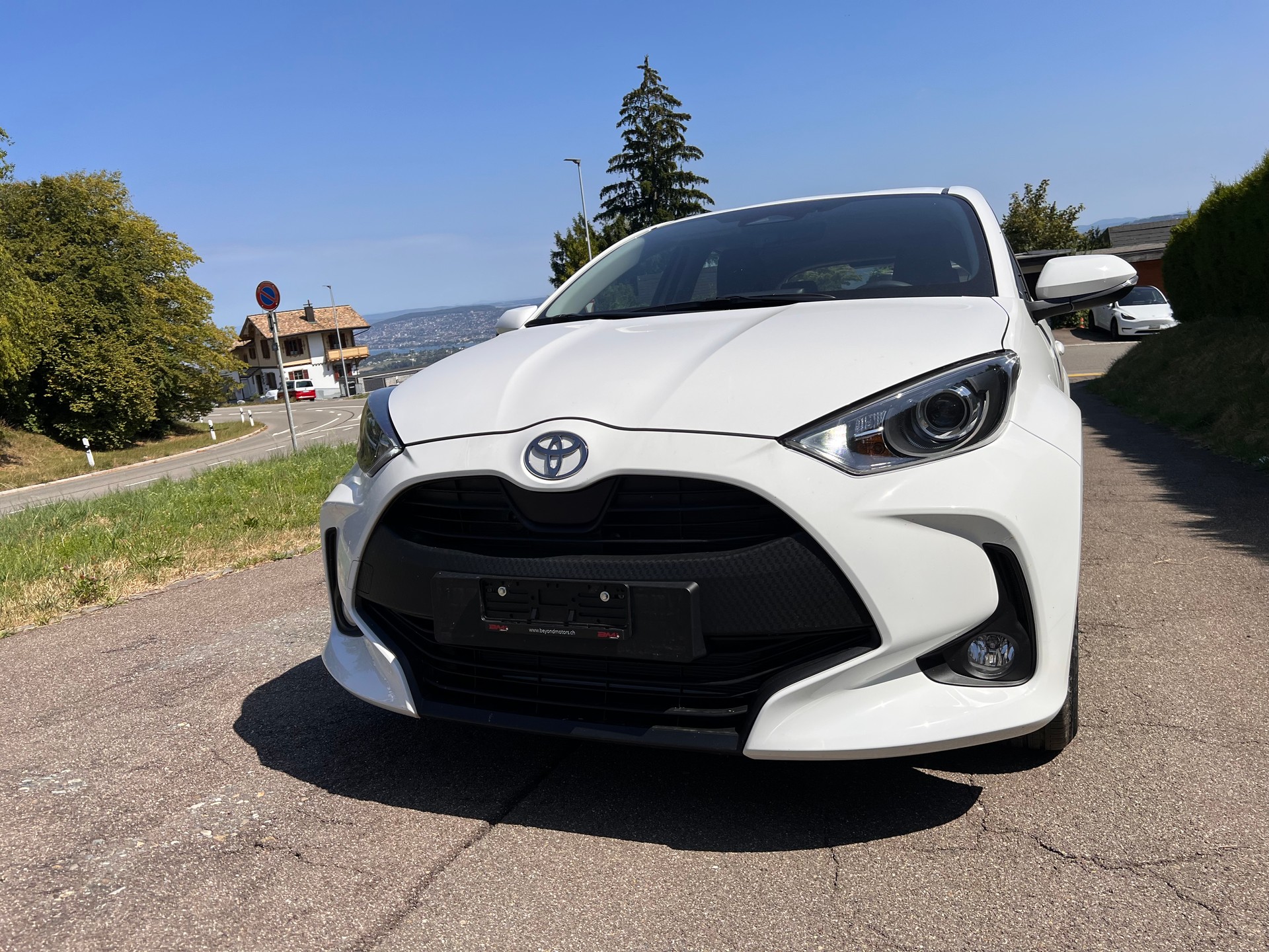 TOYOTA Yaris 1.5 Comfort e-CVT-image-1