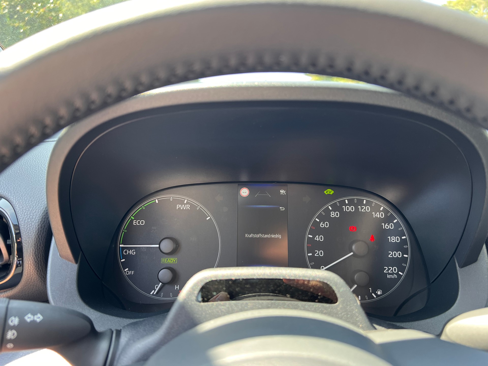 TOYOTA Yaris 1.5 Comfort e-CVT-image-11