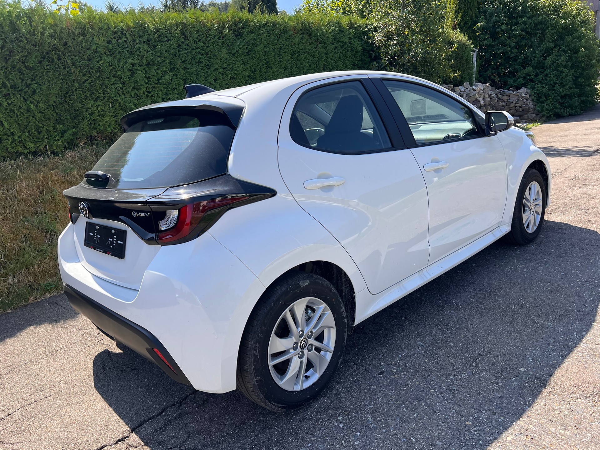 TOYOTA Yaris 1.5 Comfort e-CVT-image-4