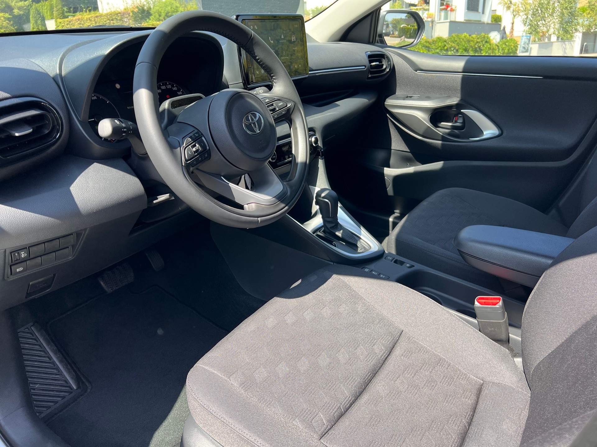 TOYOTA Yaris 1.5 Comfort e-CVT-image-10