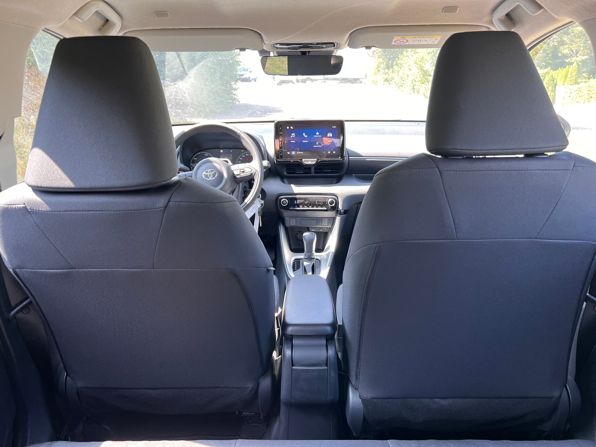 TOYOTA Yaris 1.5 Comfort e-CVT-image-8