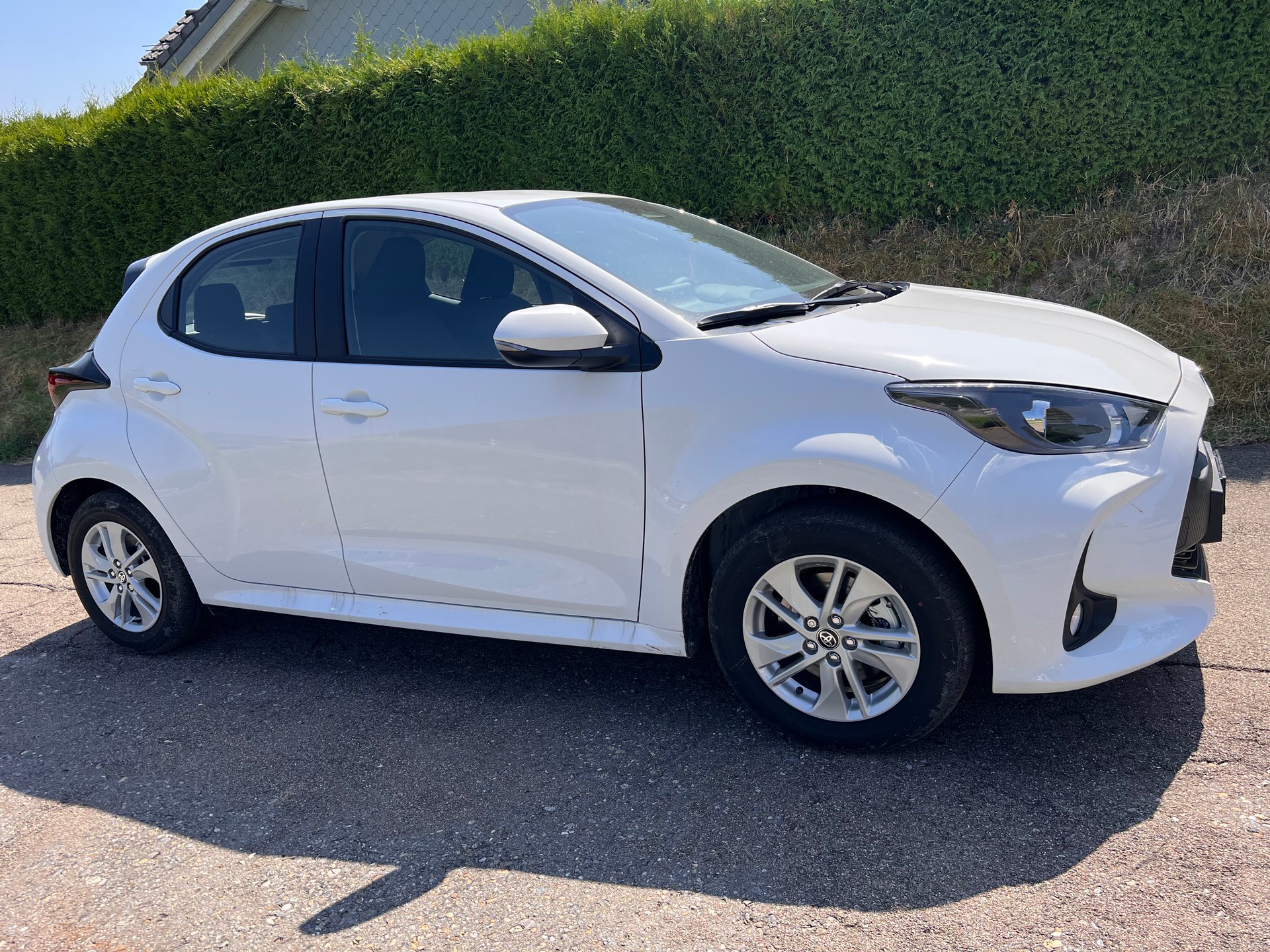 TOYOTA Yaris 1.5 Comfort e-CVT-image-3