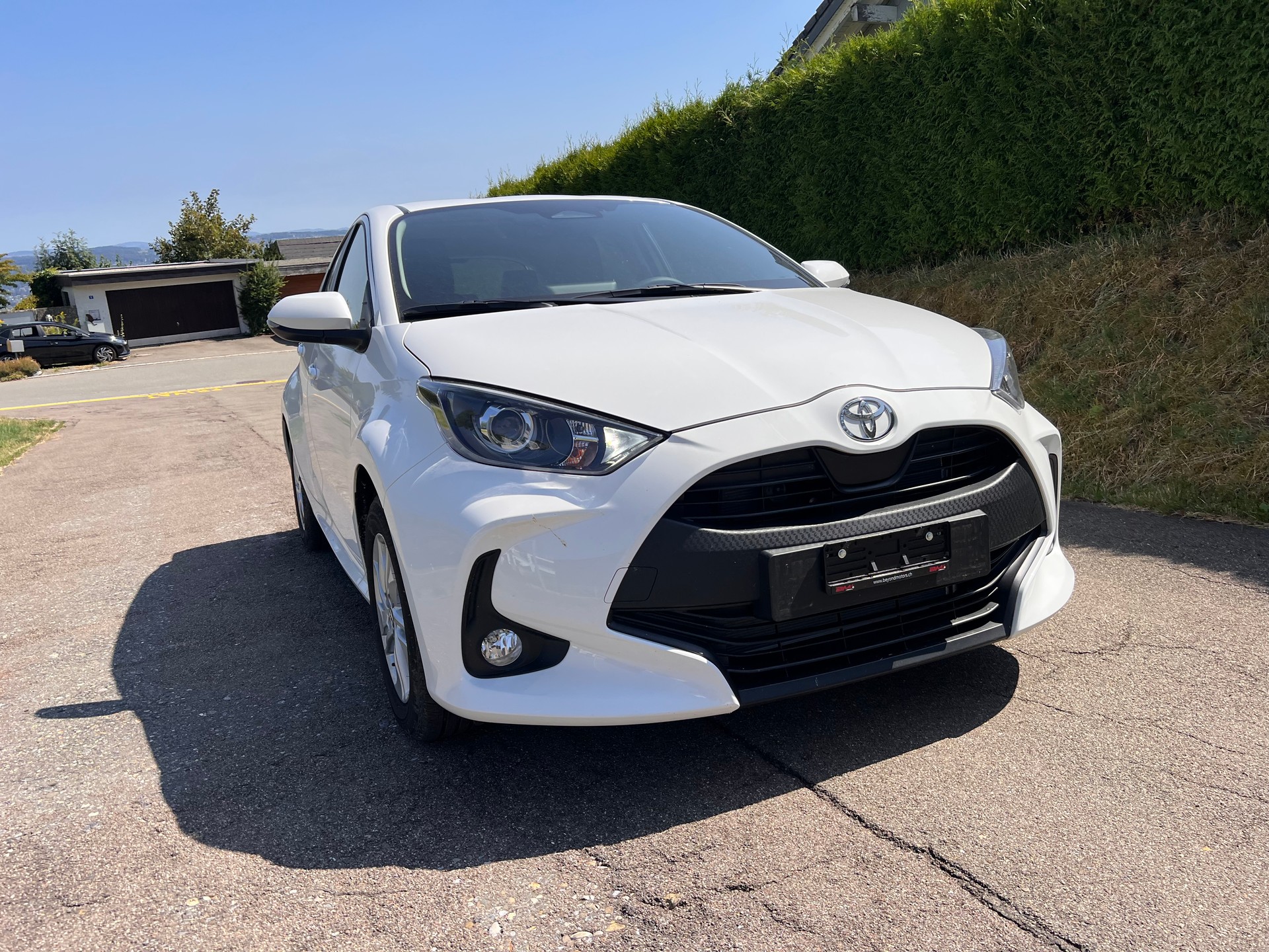 TOYOTA Yaris 1.5 Comfort e-CVT-image-2