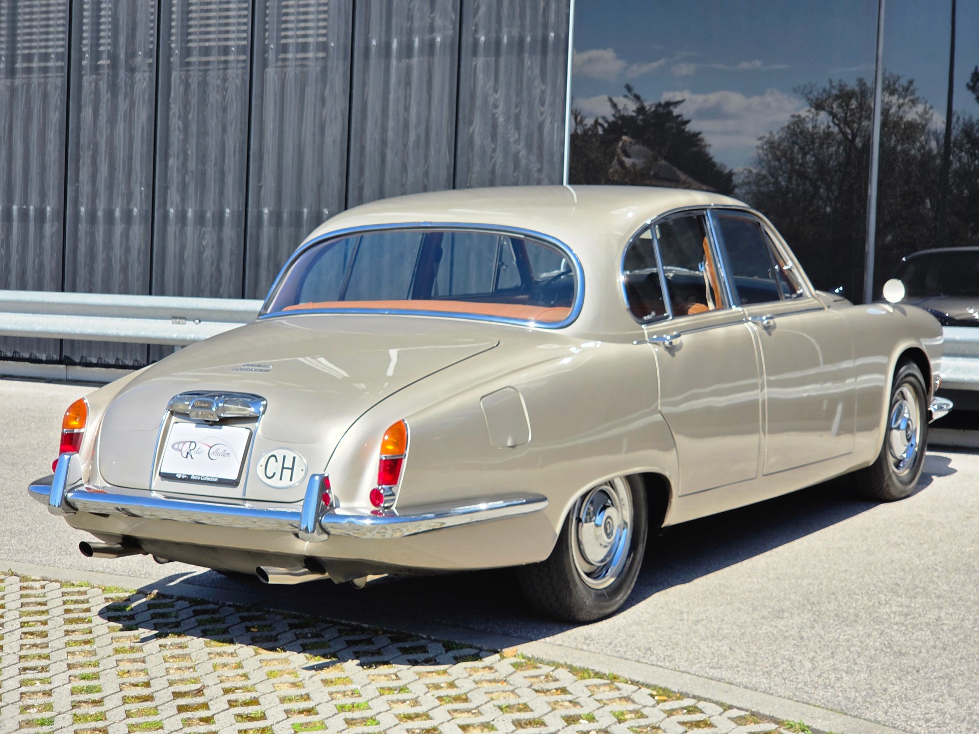 JAGUAR Daimler 420 Sovereign - voiture CH - boîte mécanique - Overdrive - rarissime - superbe état - expertisée vétéran 10.24.-image-3