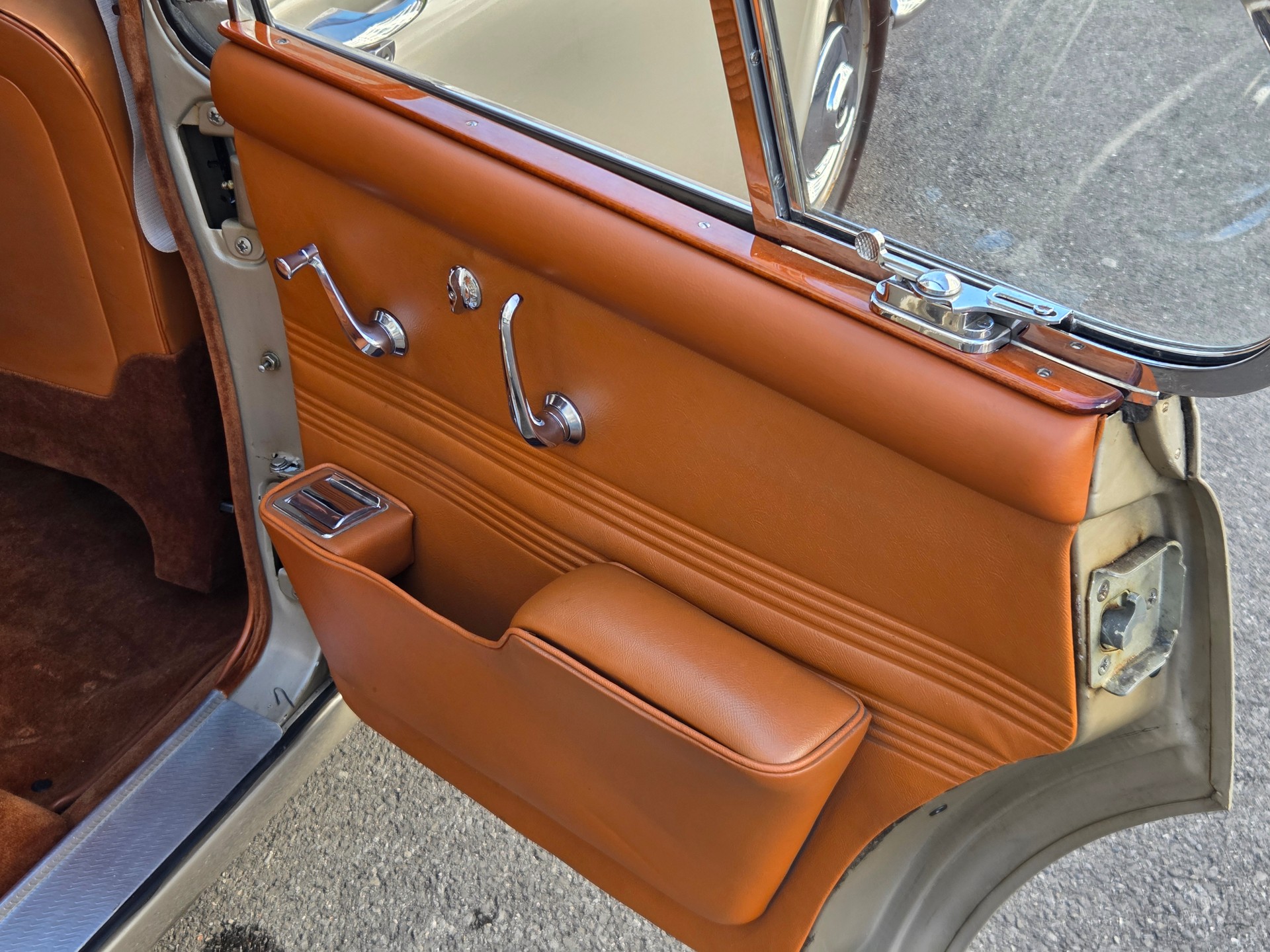 JAGUAR Daimler 420 Sovereign - voiture CH - boîte mécanique - Overdrive - rarissime - superbe état - expertisée vétéran 10.24.-image-14