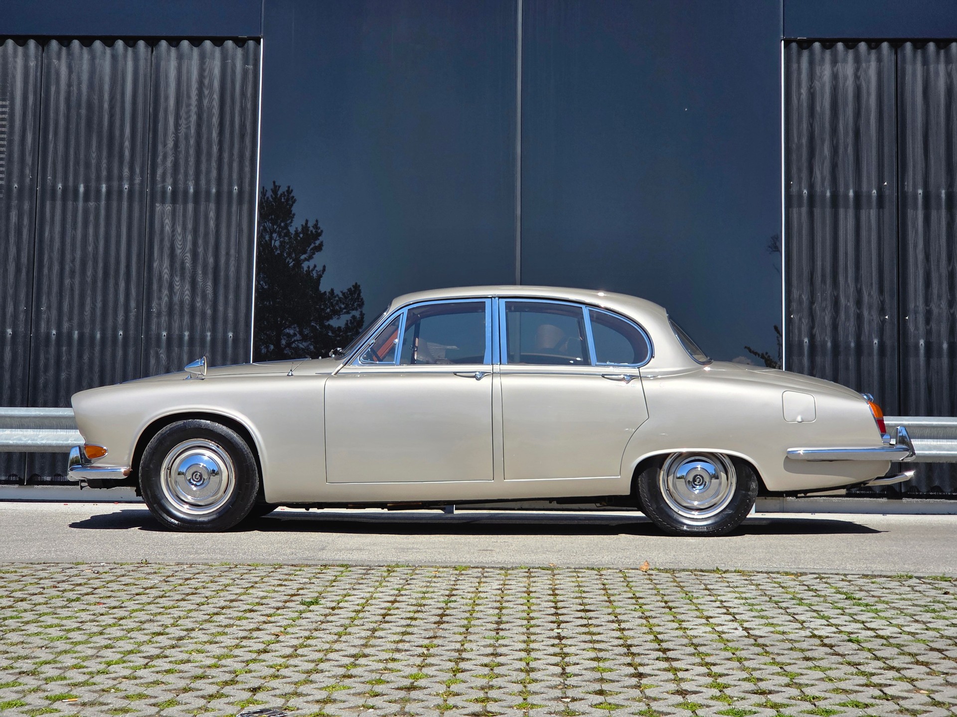 JAGUAR Daimler 420 Sovereign - voiture CH - boîte mécanique - Overdrive - rarissime - superbe état - expertisée vétéran 10.24.-image-1
