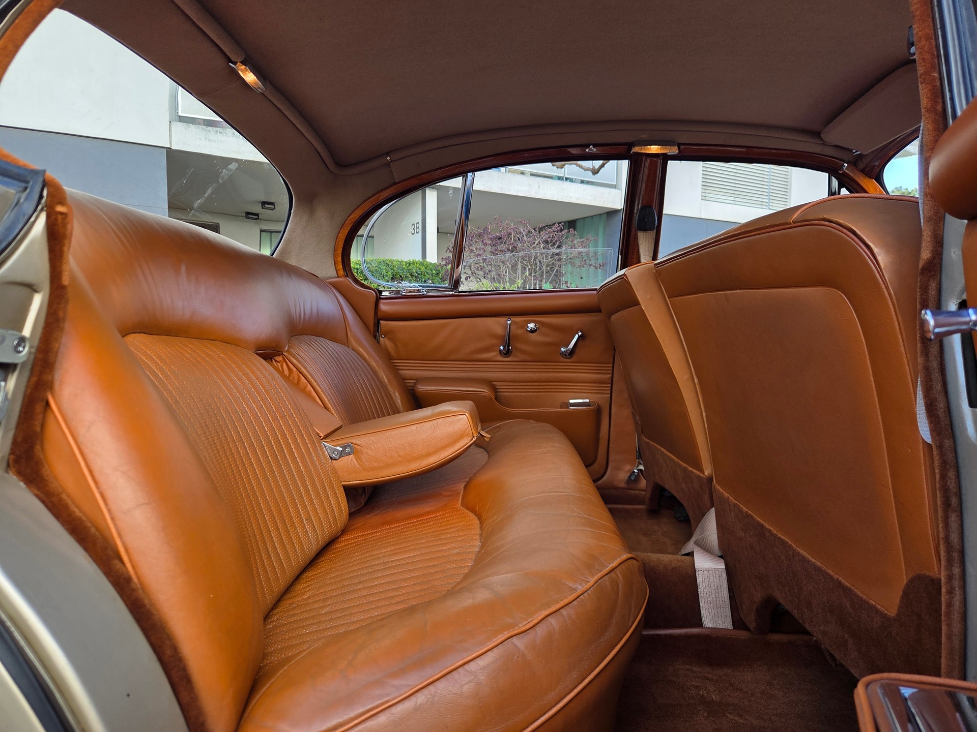 JAGUAR Daimler 420 Sovereign - voiture CH - boîte mécanique - Overdrive - rarissime - superbe état - expertisée vétéran 10.24.-image-13