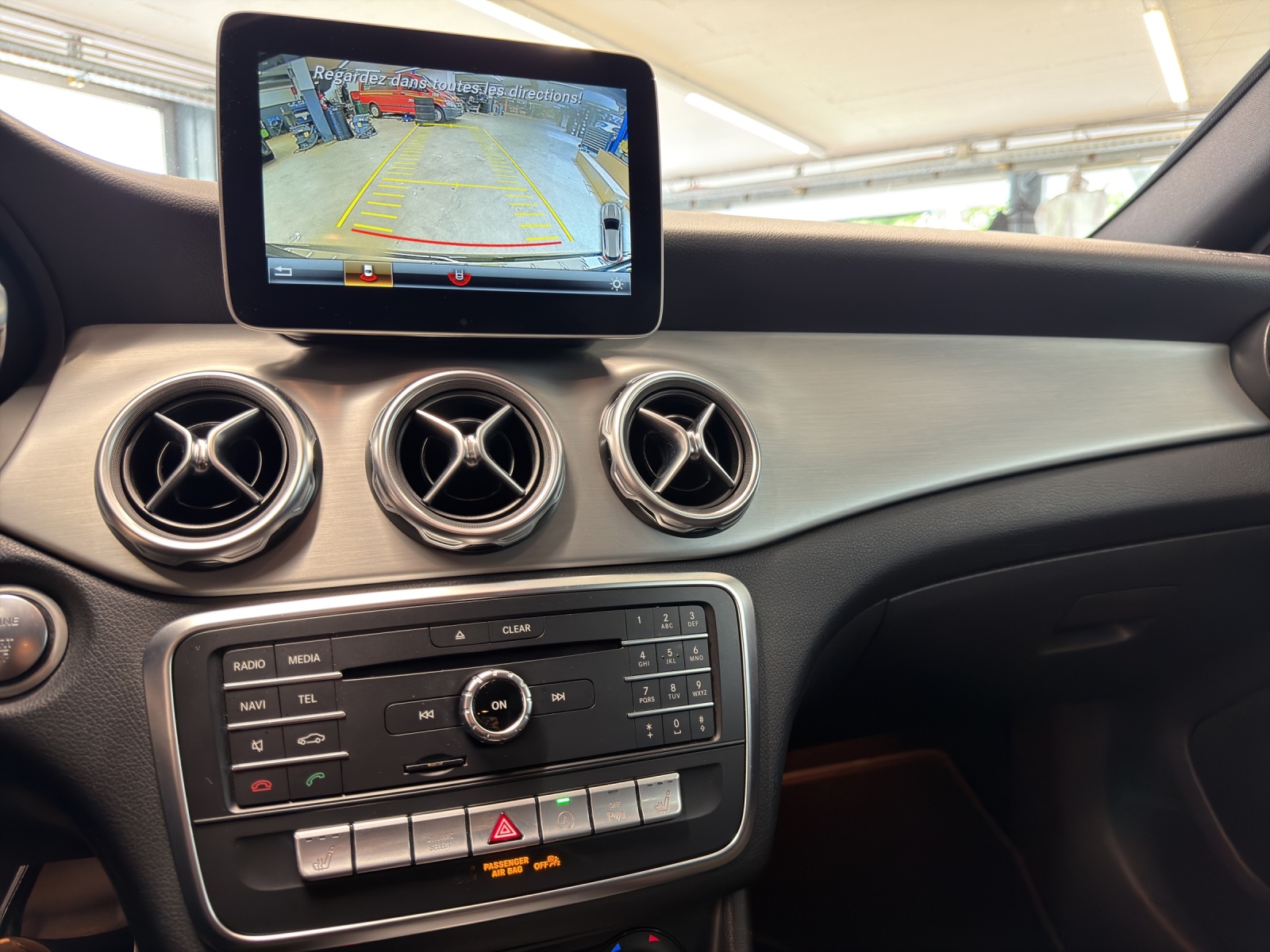 MERCEDES-BENZ GLA 200 AMG Line 7G-DCT-image-12