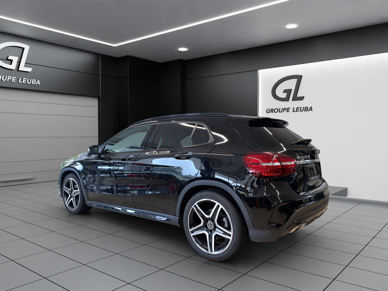 MERCEDES-BENZ GLA 200 AMG Line 7G-DCT-image-3