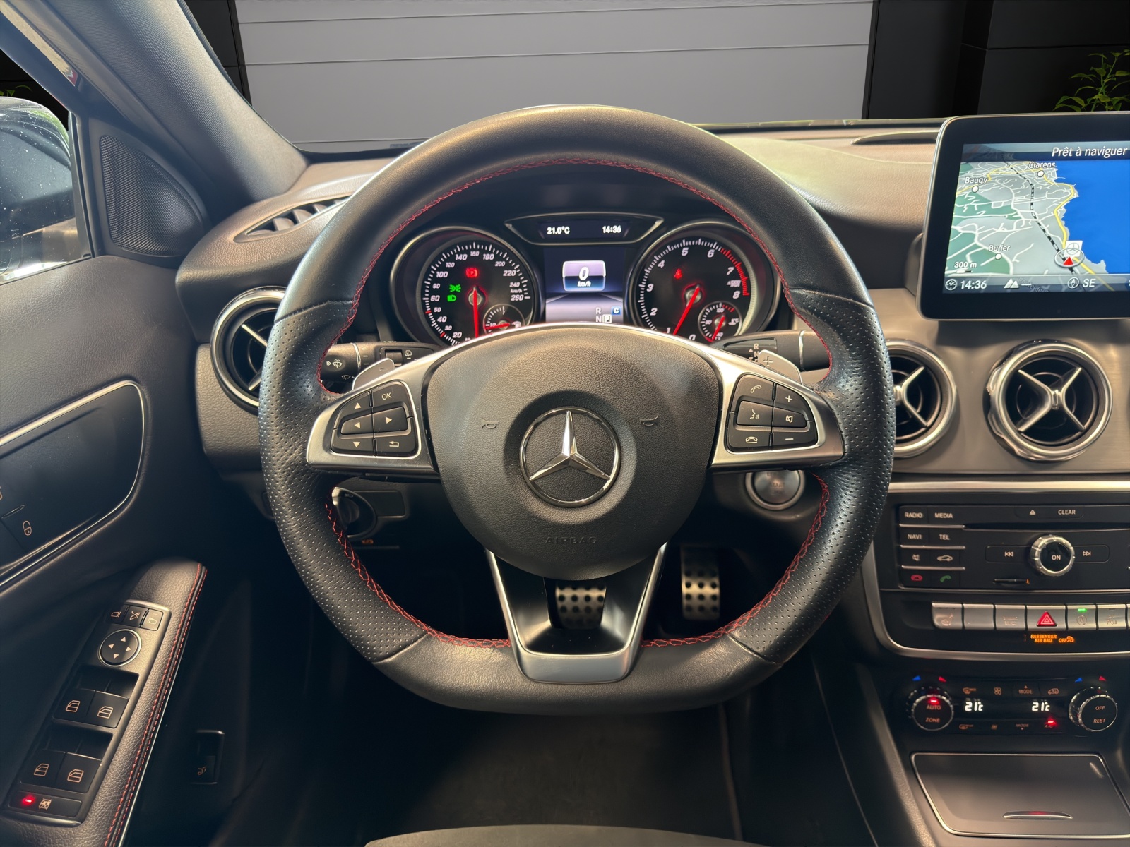 MERCEDES-BENZ GLA 200 AMG Line 7G-DCT-image-10