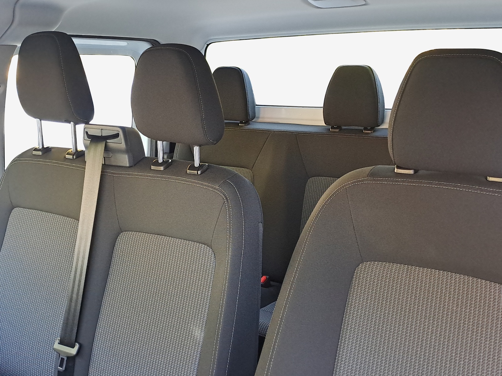 VW Transporter 2.0 TDI-image-14