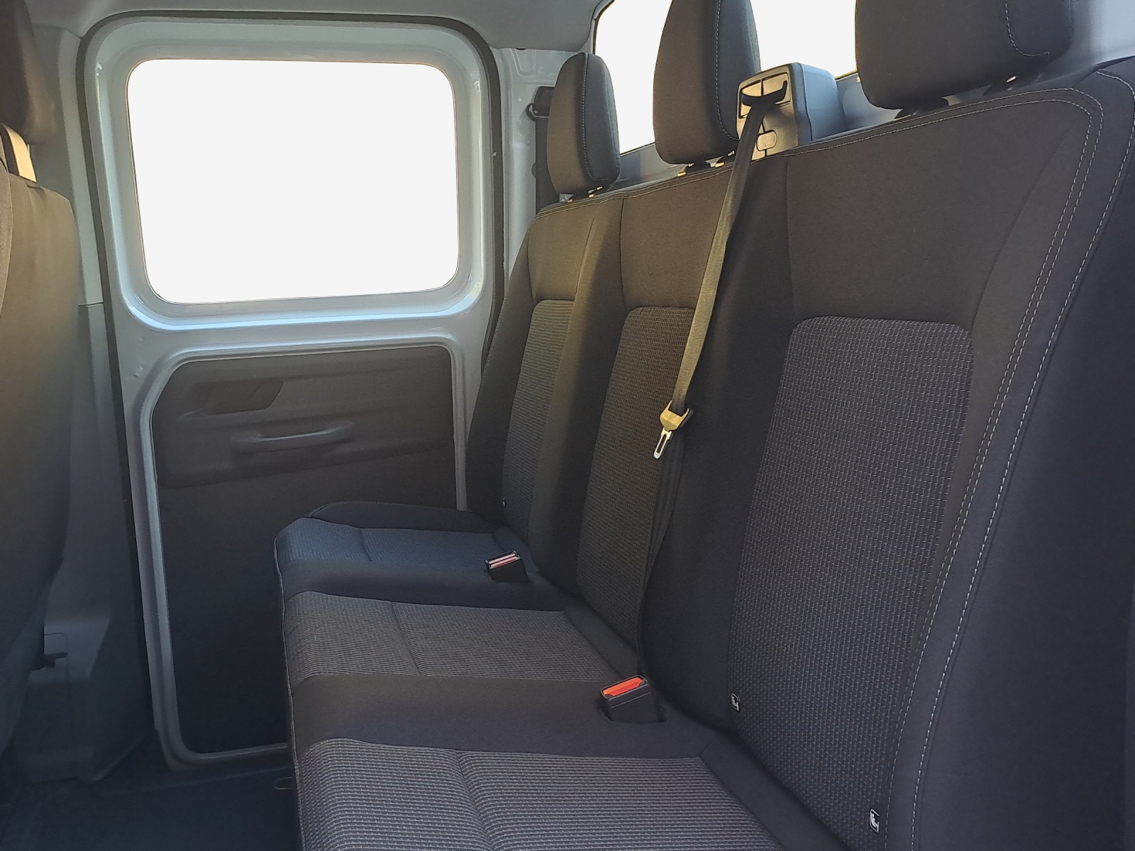 VW Transporter 2.0 TDI-image-11