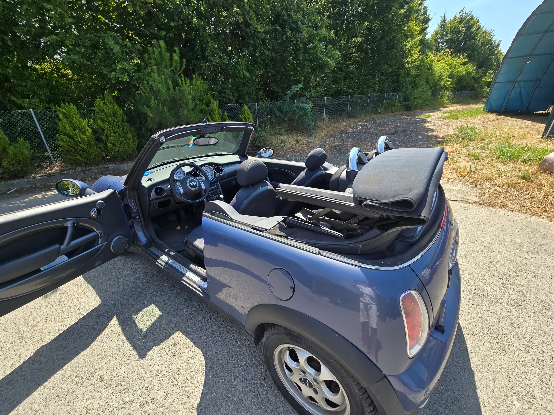 MINI Cooper Cabriolet-image-9