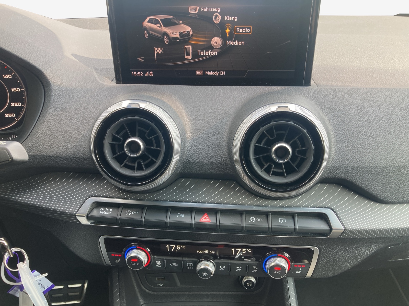AUDI Q2 35 TFSI S line S-tronic-image-10