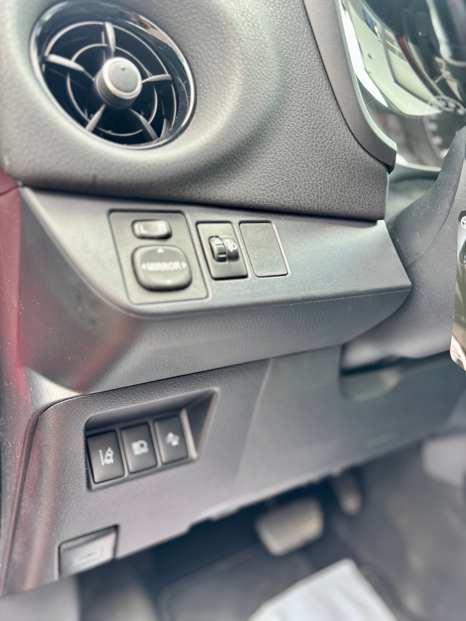 TOYOTA Yaris 1.5 VVT-i Hybrid Premium e-CVT-image-9