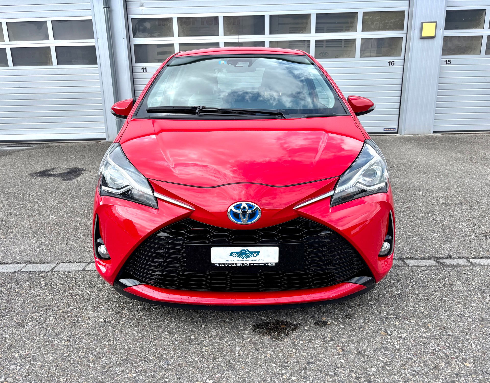 TOYOTA Yaris 1.5 VVT-i Hybrid Premium e-CVT-image-1