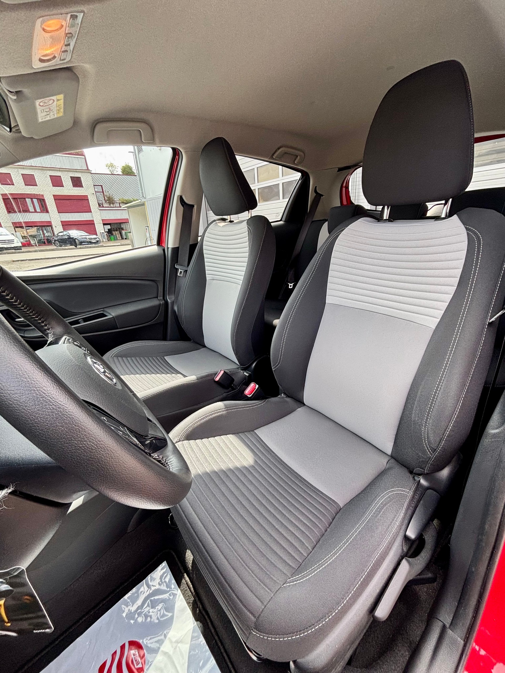TOYOTA Yaris 1.5 VVT-i Hybrid Premium e-CVT-image-11